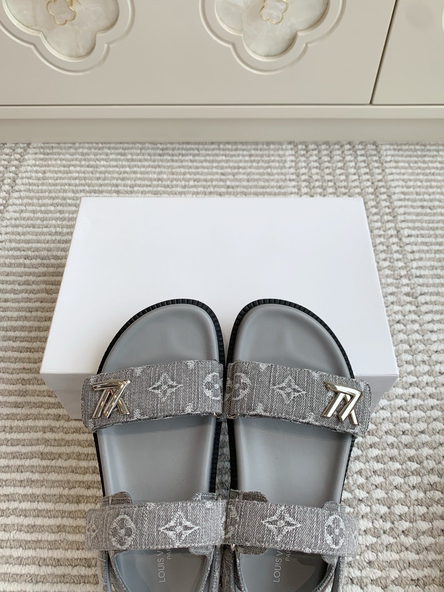 LOUIS VUITTON LV SANDALS 25S IN GREY DENIM AND CALFSKIN WITH SILVER HARDWARE