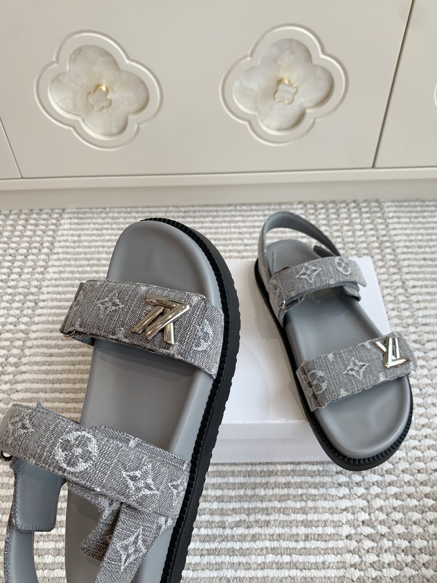 LOUIS VUITTON LV SANDALS 25S IN GREY DENIM AND CALFSKIN WITH SILVER HARDWARE