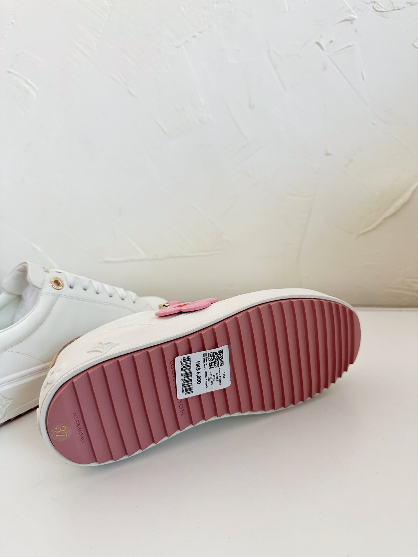 LOUIS VUITTON TIME OUT SNEAKER IN WHITE CALFSKIN