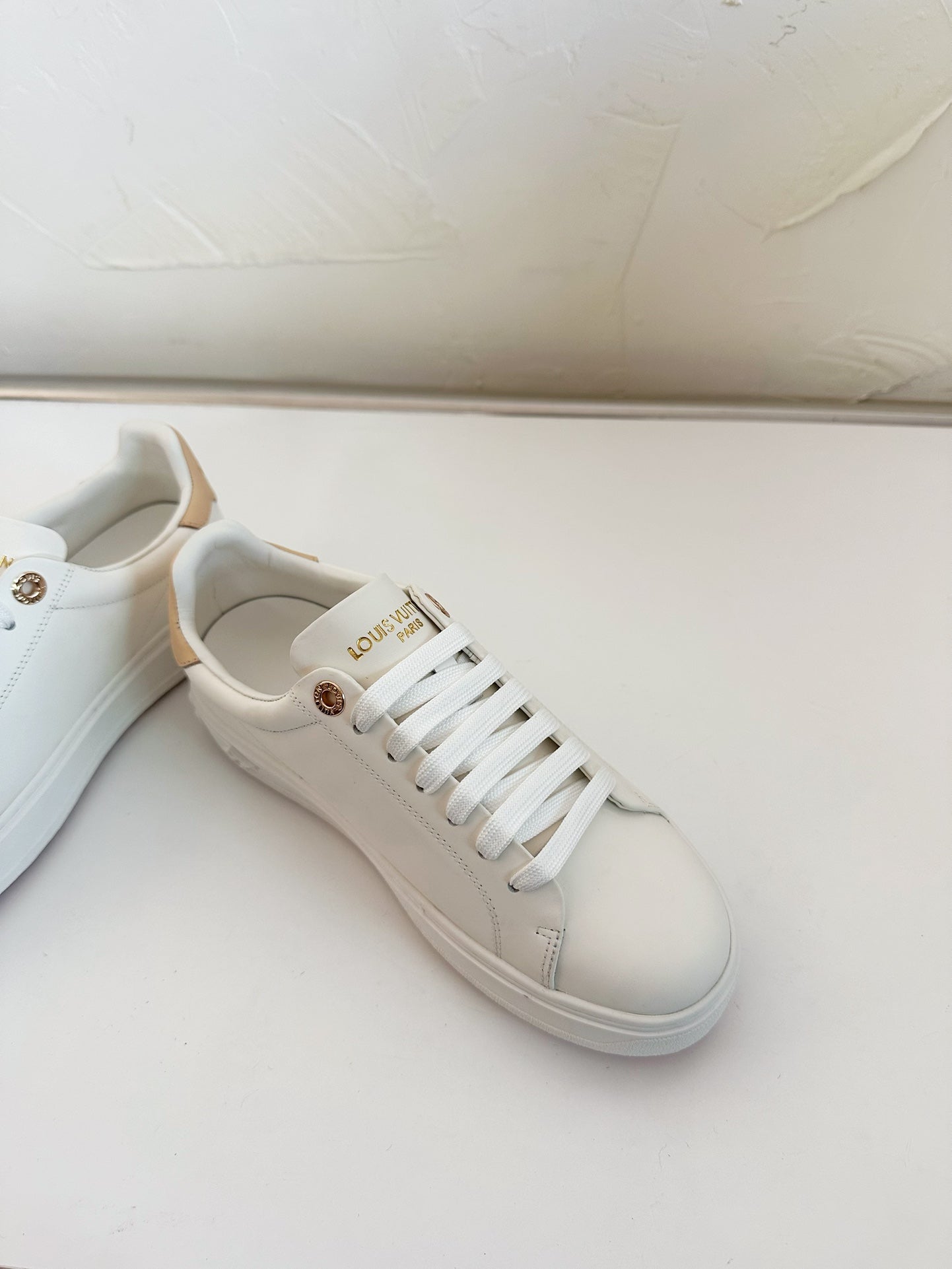 LOUIS VUITTON TIME OUT SNEAKER IN WHITE CALFSKIN