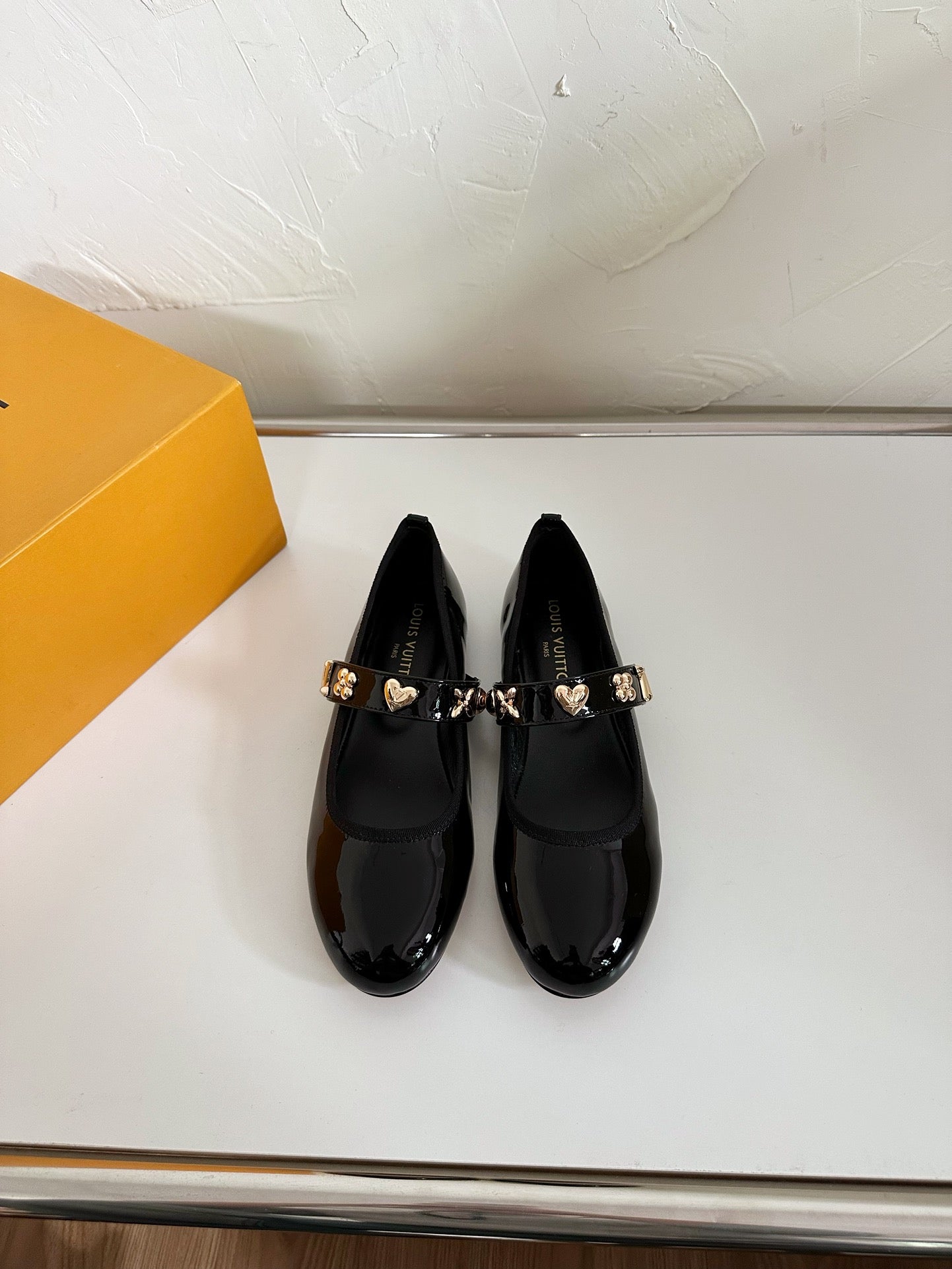 LOUIS VUITTON ROMY FLAT BALLERINA IN BLACK PATENT CALFSKIN