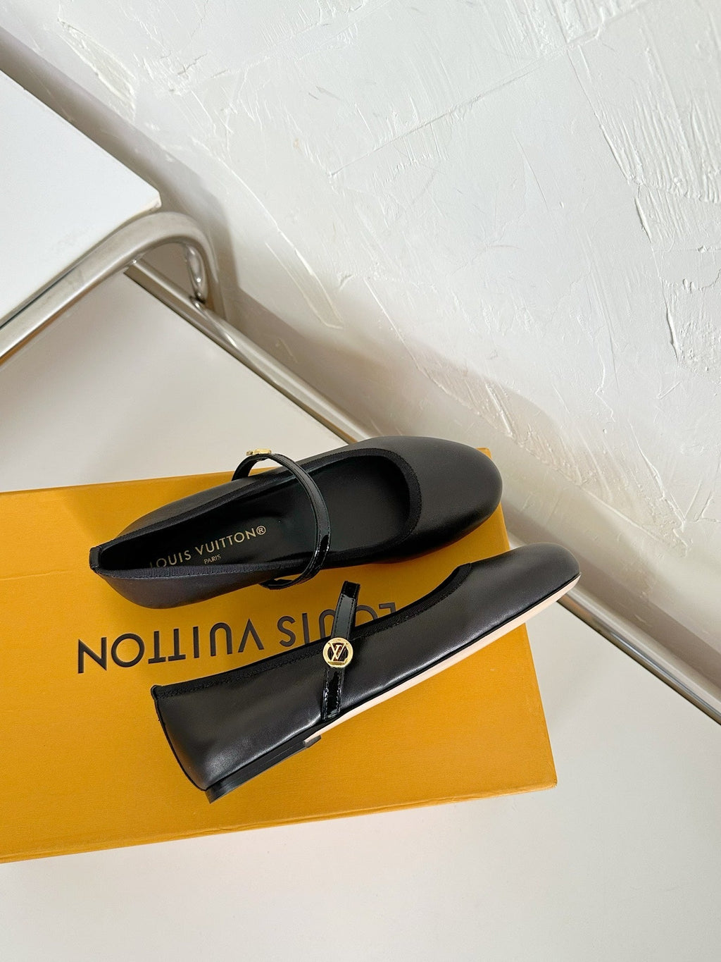 LOUIS VUITTON ROMY FLAT BALLERINA IN BLACK CALFSKIN