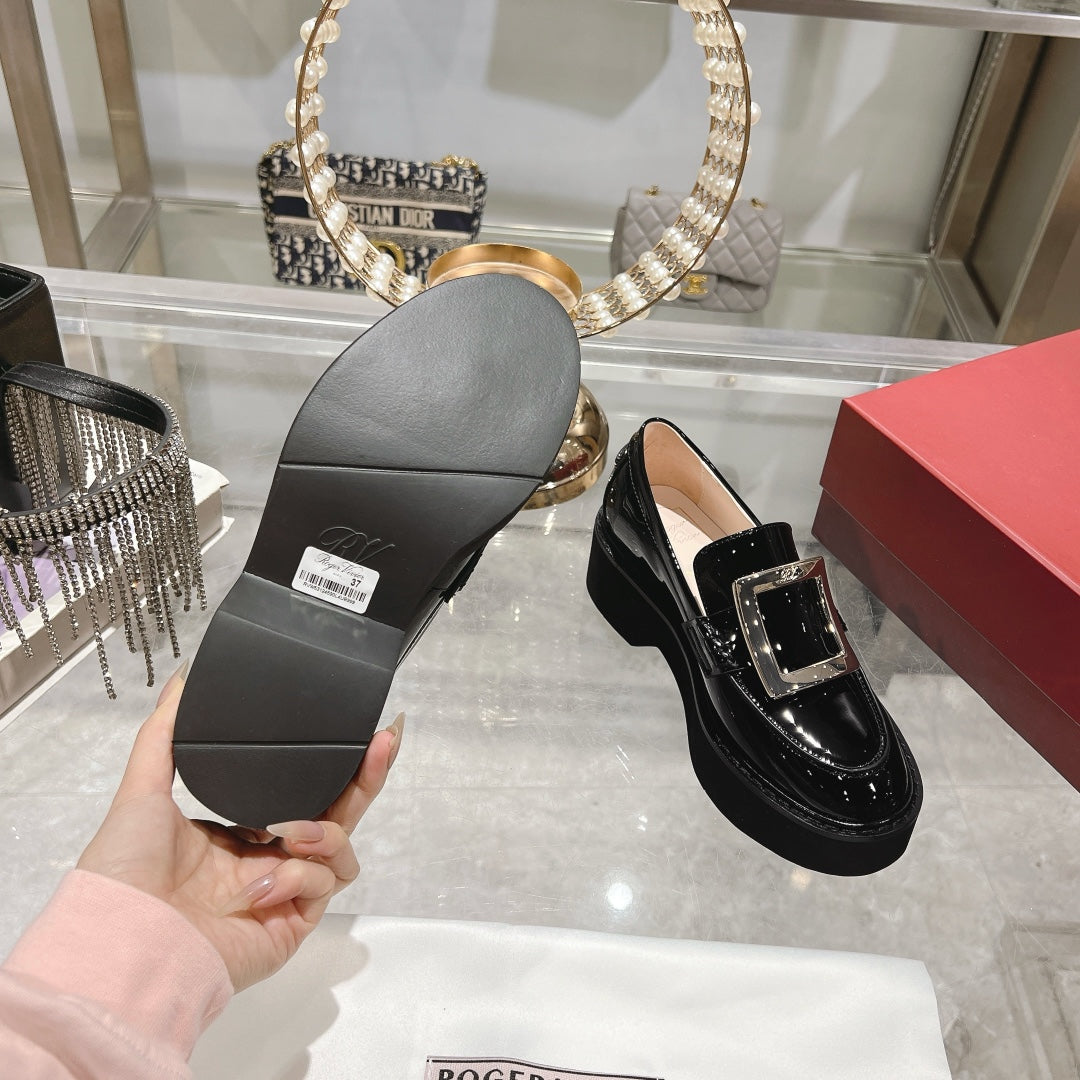 VIV' RANGERS LOAFERS IN BLACK PATENT CALFSKIN GOLD BUCKLE