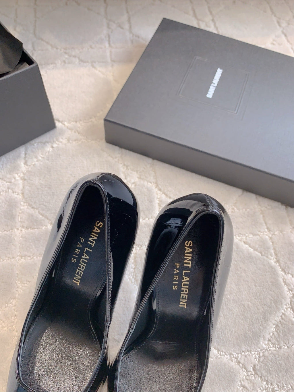 LOUIS VUITTON HIGH HEEL 10 CM PUMP IN BLACK PATENT CALFSKIN WITH GOLD HARDWARE