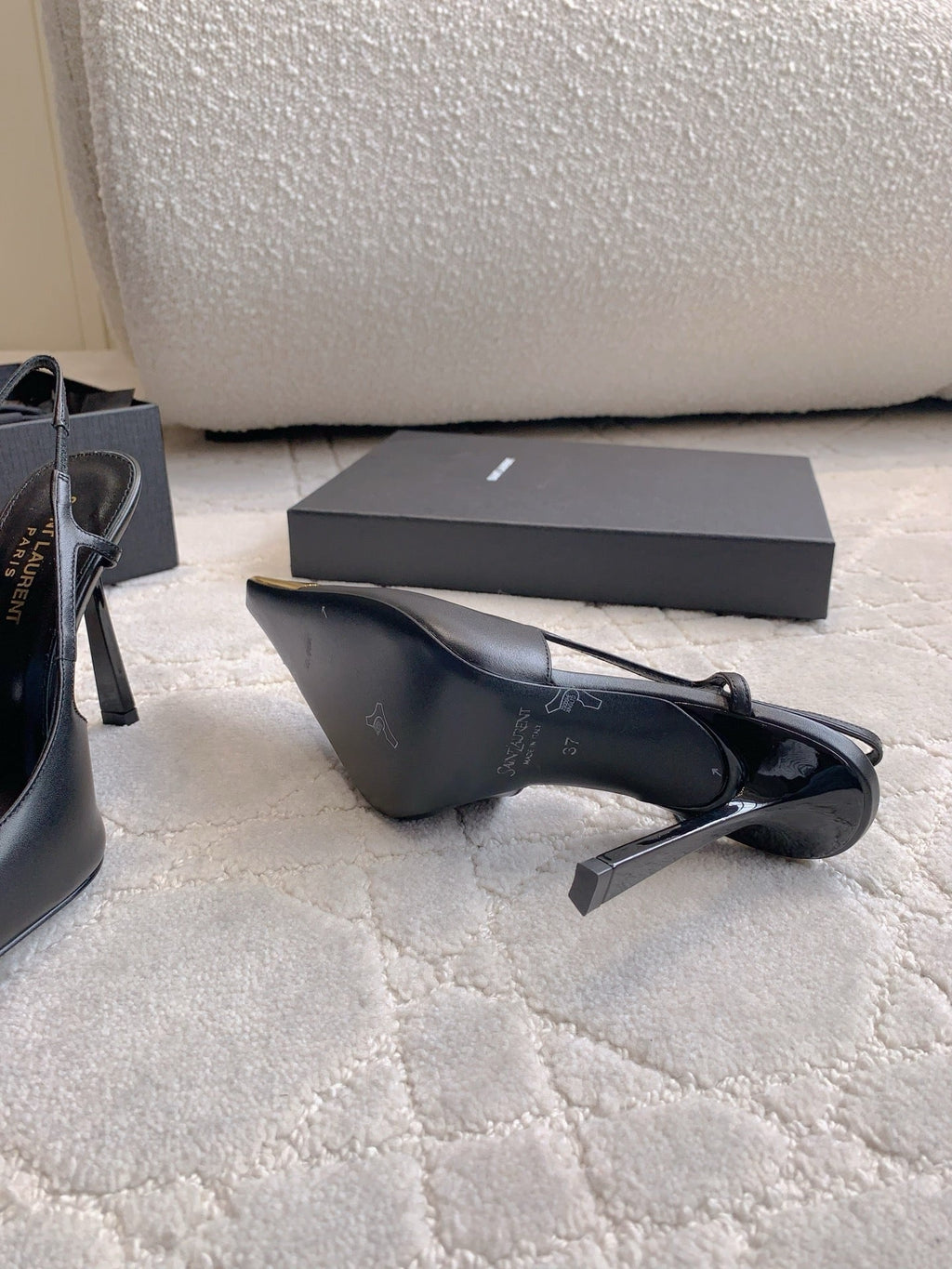 LOUIS VUITTON HIGH HEEL 10 CM SLINGBACK IN BLACK CALFSKIN WITH GOLD HARDWARE