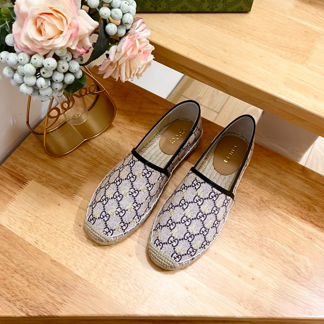 GUCCI Supreme Flat Shoes White Caro