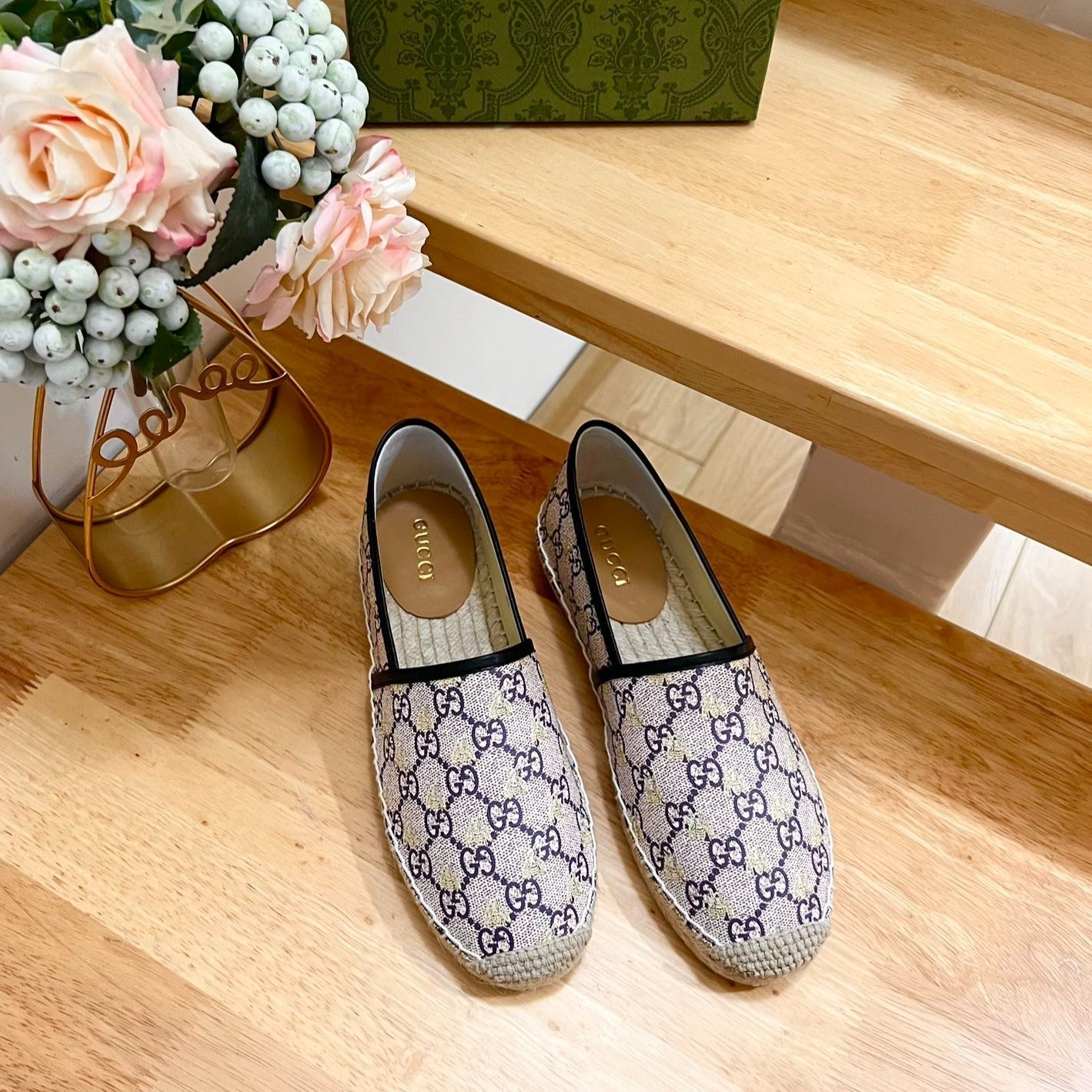 GUCCI Supreme Flat Shoes White Caro
