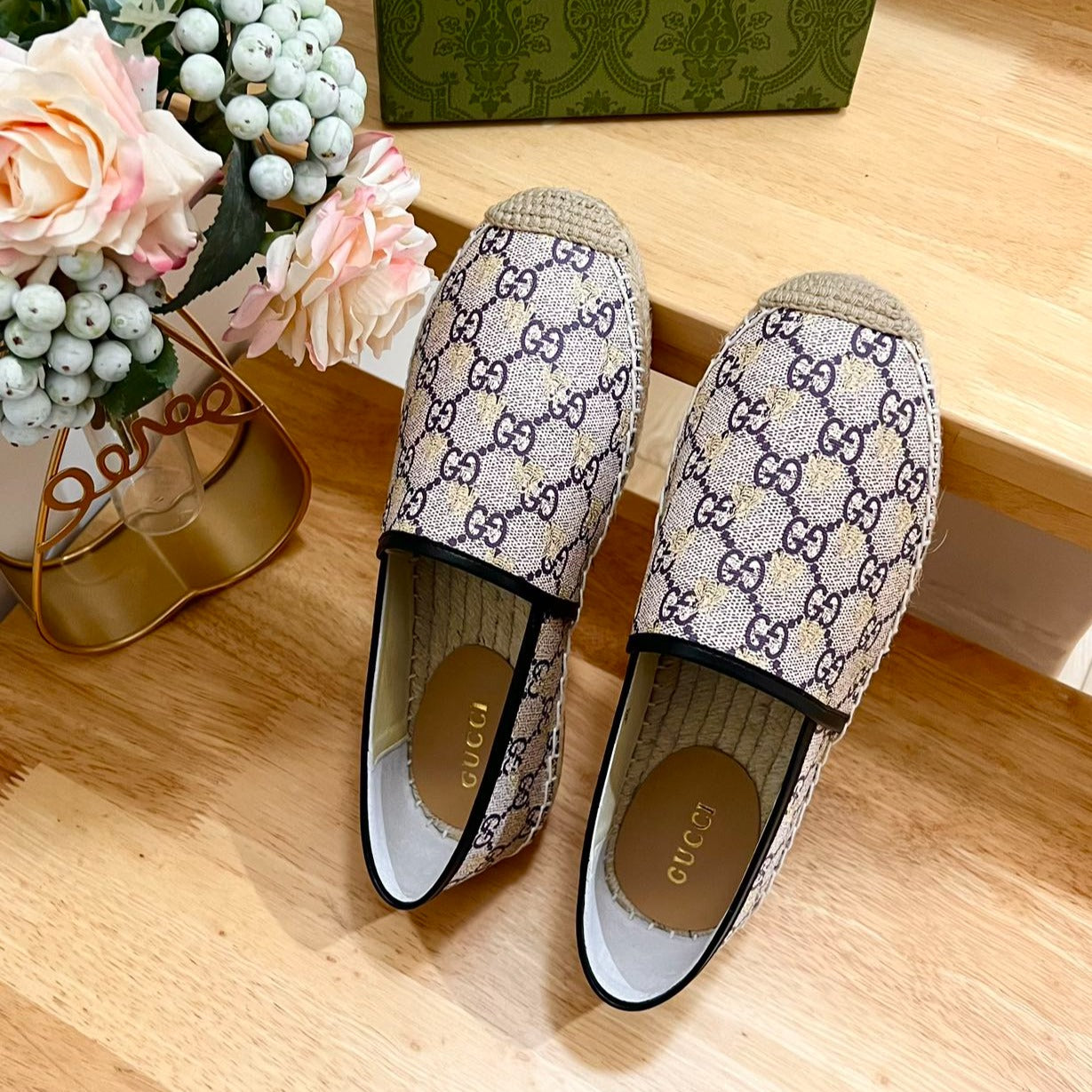GUCCI Supreme Flat Shoes White Caro