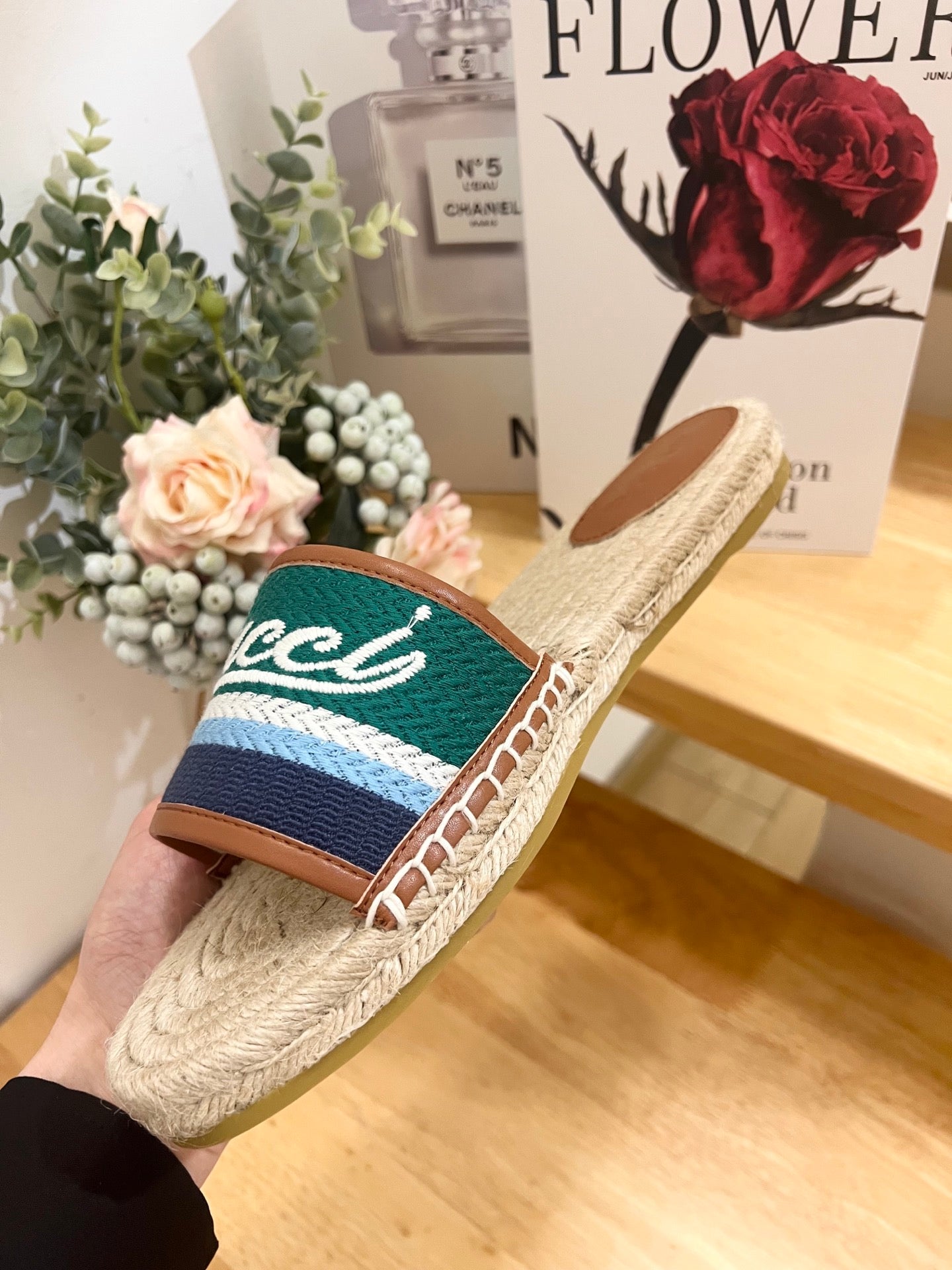 GUCCI SLIDES IN MULTICOLOR RAFFIA