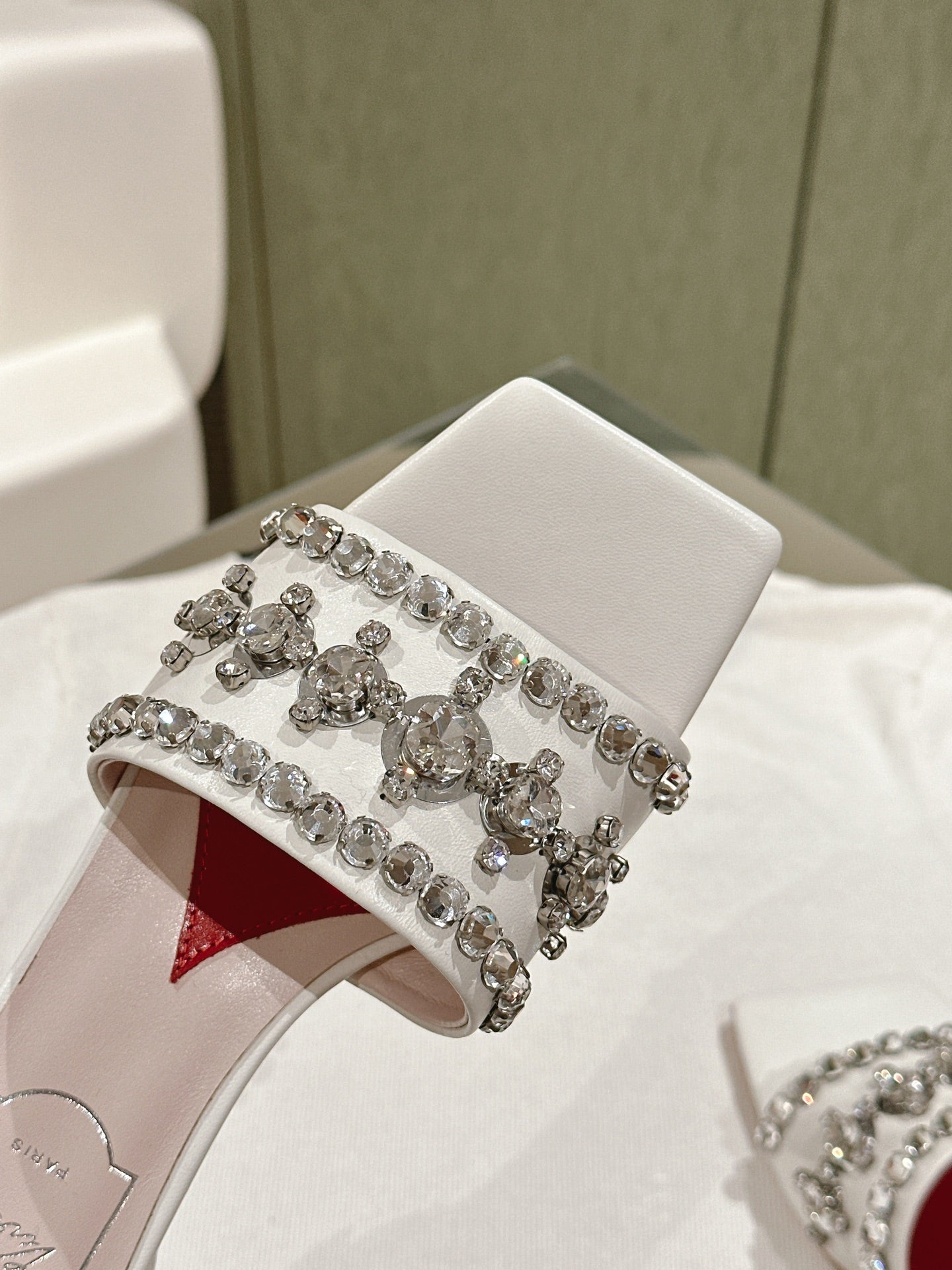 TRUMPET METALLIC MULES IN WHITE SMOOTH CALFSKIN WITH EMBELLISHED BUCKLE