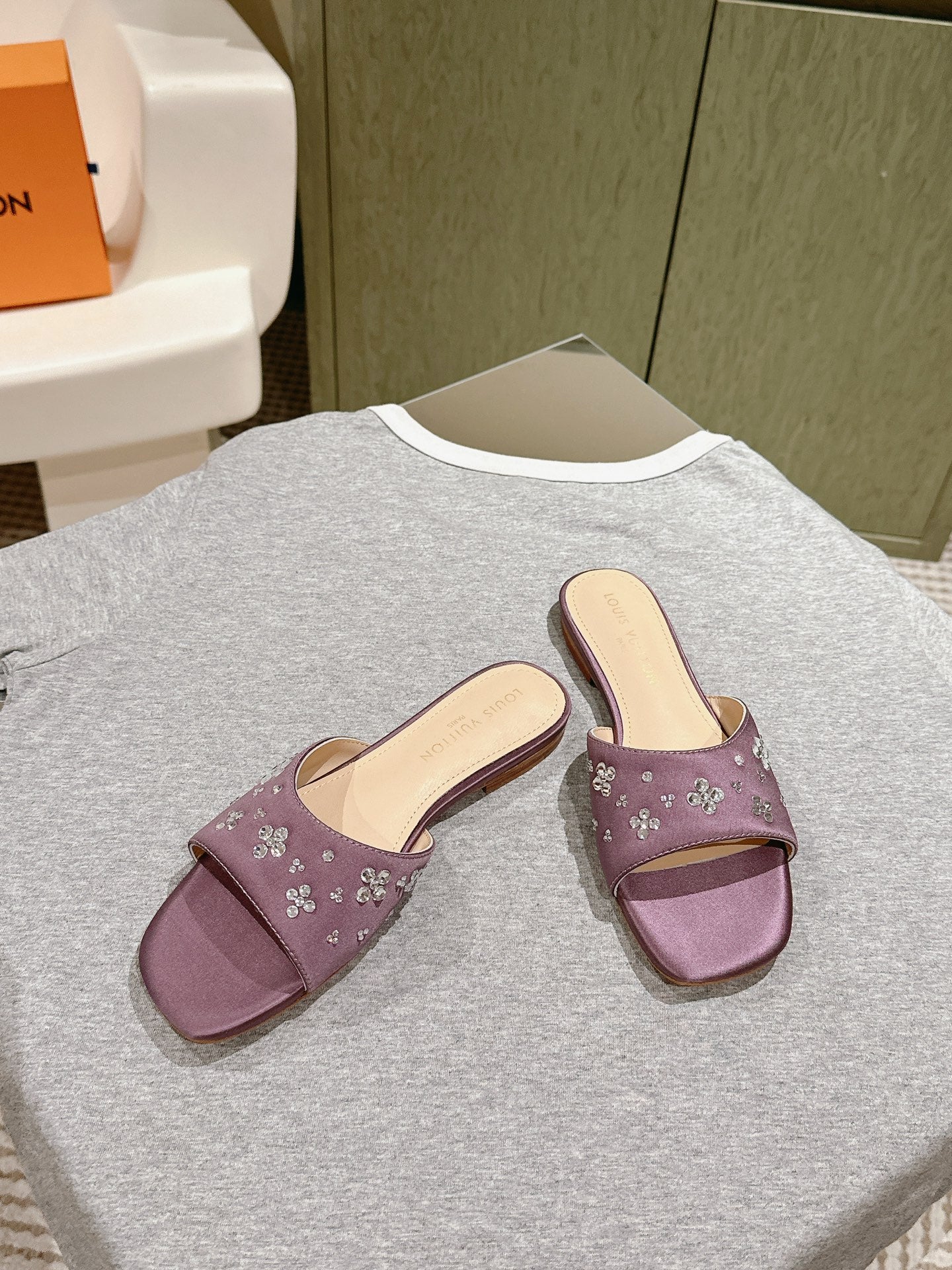 LOUIS VUITTON LV WOMEN FLAT MULE IN MAUVE PURPLE SATIN WITH RHINESTONE