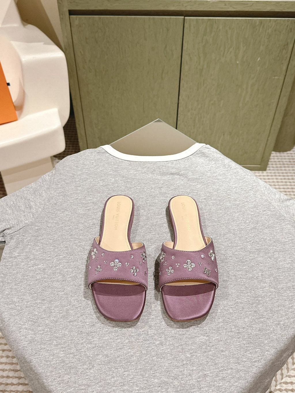 LOUIS VUITTON LV WOMEN FLAT MULE IN MAUVE PURPLE SATIN WITH RHINESTONE