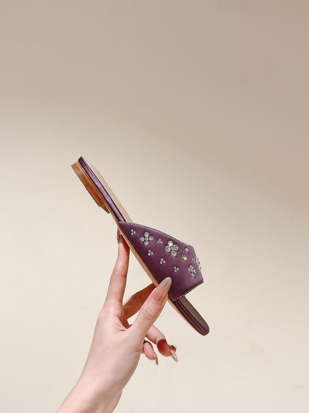LOUIS VUITTON LV WOMEN FLAT MULE IN MAUVE PURPLE SATIN WITH RHINESTONE