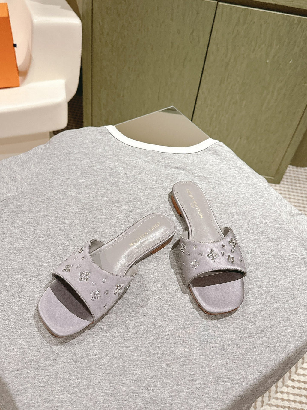 LOUIS VUITTON LV WOMEN FLAT MULE IN PASTEL PURPLE SATIN WITH RHINESTONE