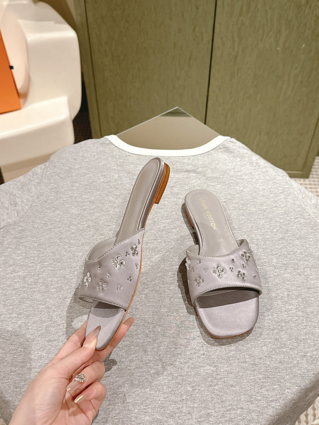 LOUIS VUITTON LV WOMEN FLAT MULE IN PASTEL PURPLE SATIN WITH RHINESTONE
