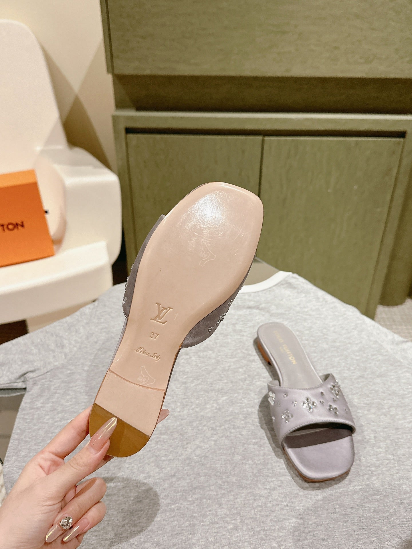 LOUIS VUITTON LV WOMEN FLAT MULE IN PASTEL PURPLE SATIN WITH RHINESTONE