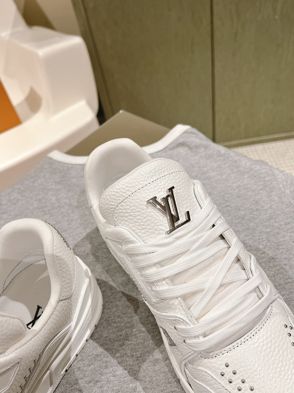 LOUIS VUITTON LV TRAINER SNEAKER IN WHITE CALFSKIN
