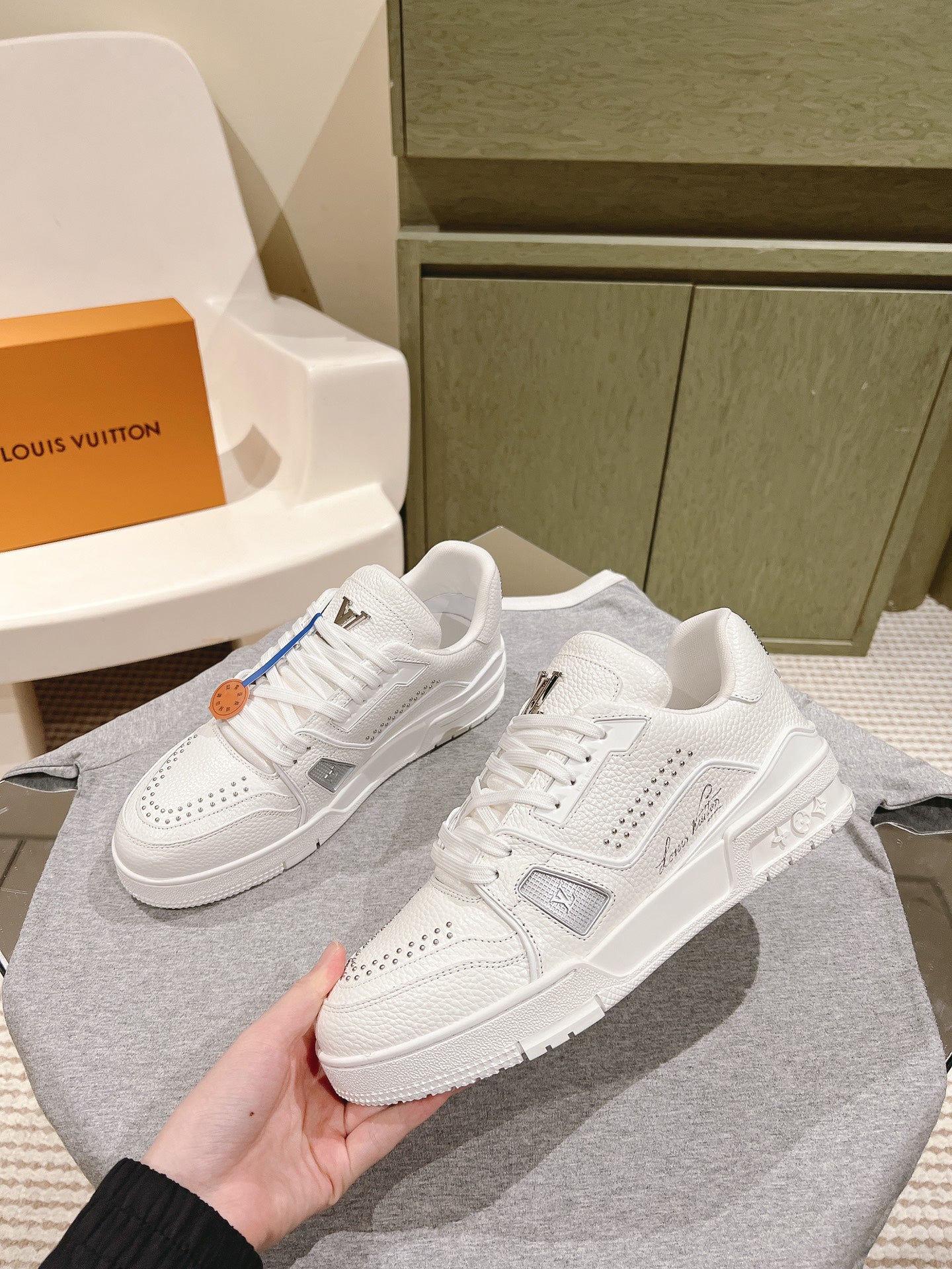 LOUIS VUITTON LV TRAINER SNEAKER IN WHITE CALFSKIN