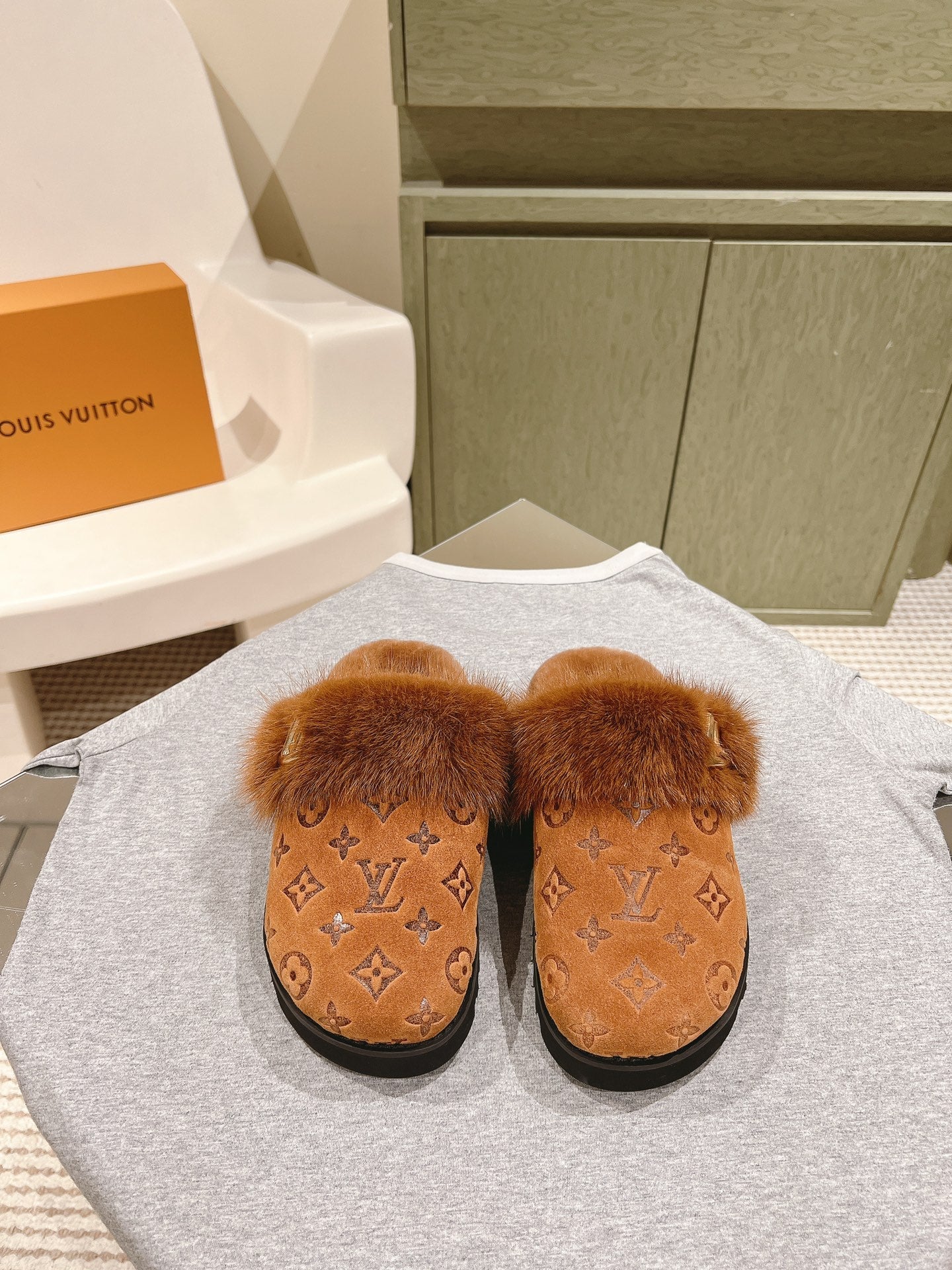 LOUIS VUITTON COSY FLAT COMFORT CLOG IN BRONZE BROWN MONOGRAM LAMB WOOL AND MINK FUR