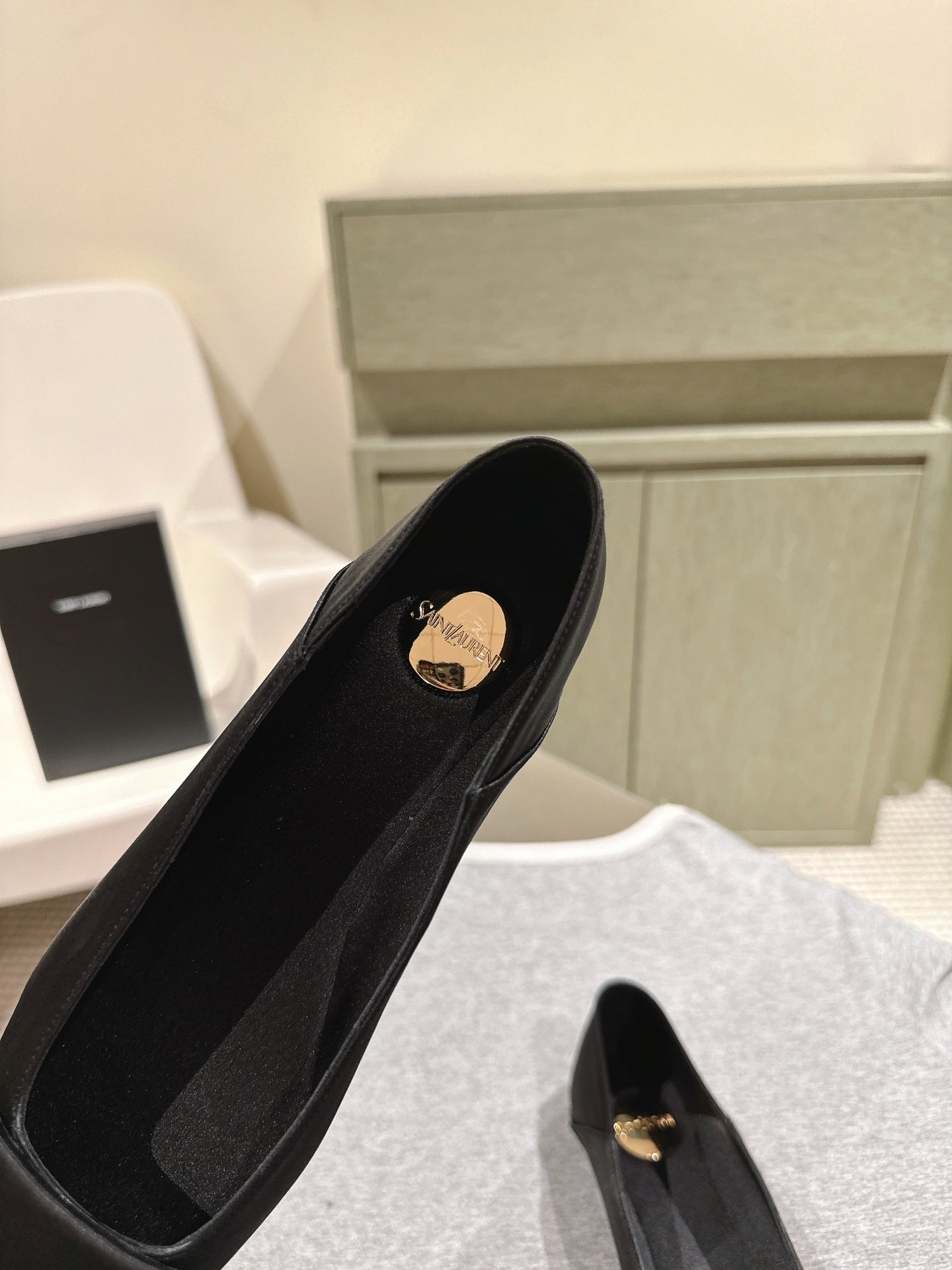 LOUIS VUITTON BALLERINA FLATS IN BLACK SATIN
