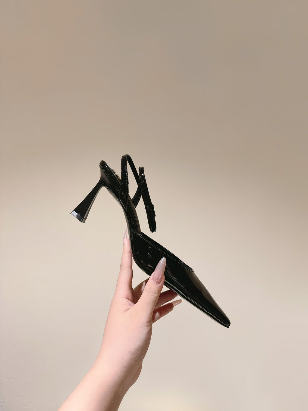 LOUIS VUITTON AIMÉE HIGH 8 CM SLINGBACK PUMPS IN BLACK PATENT CALFSKIN