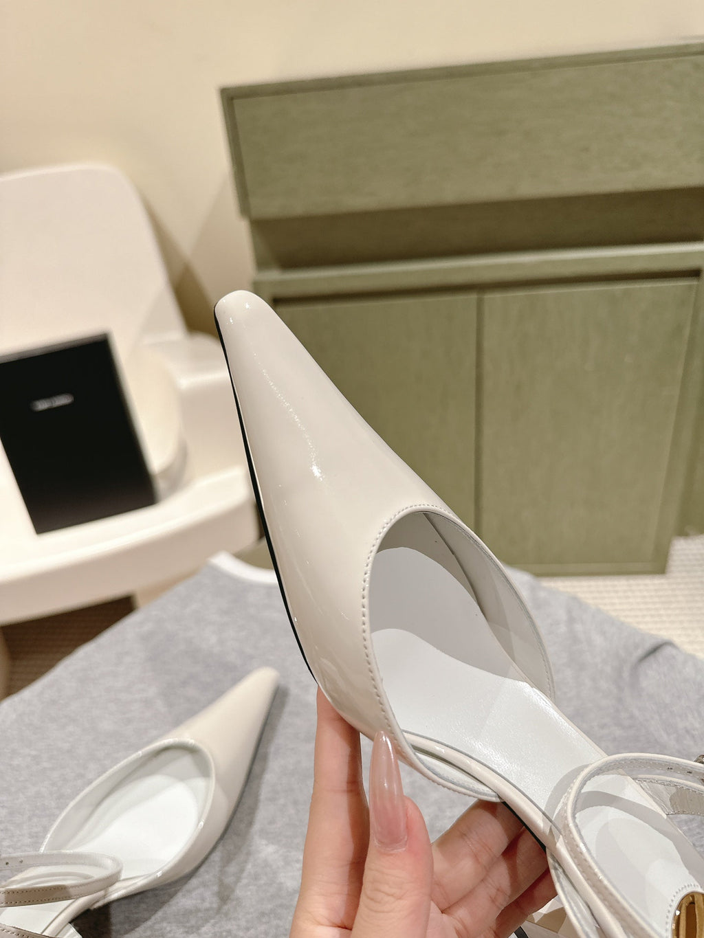 LOUIS VUITTON AIMÉE HIGH 8 CM SLINGBACK PUMPS IN WHITE PATENT CALFSKIN