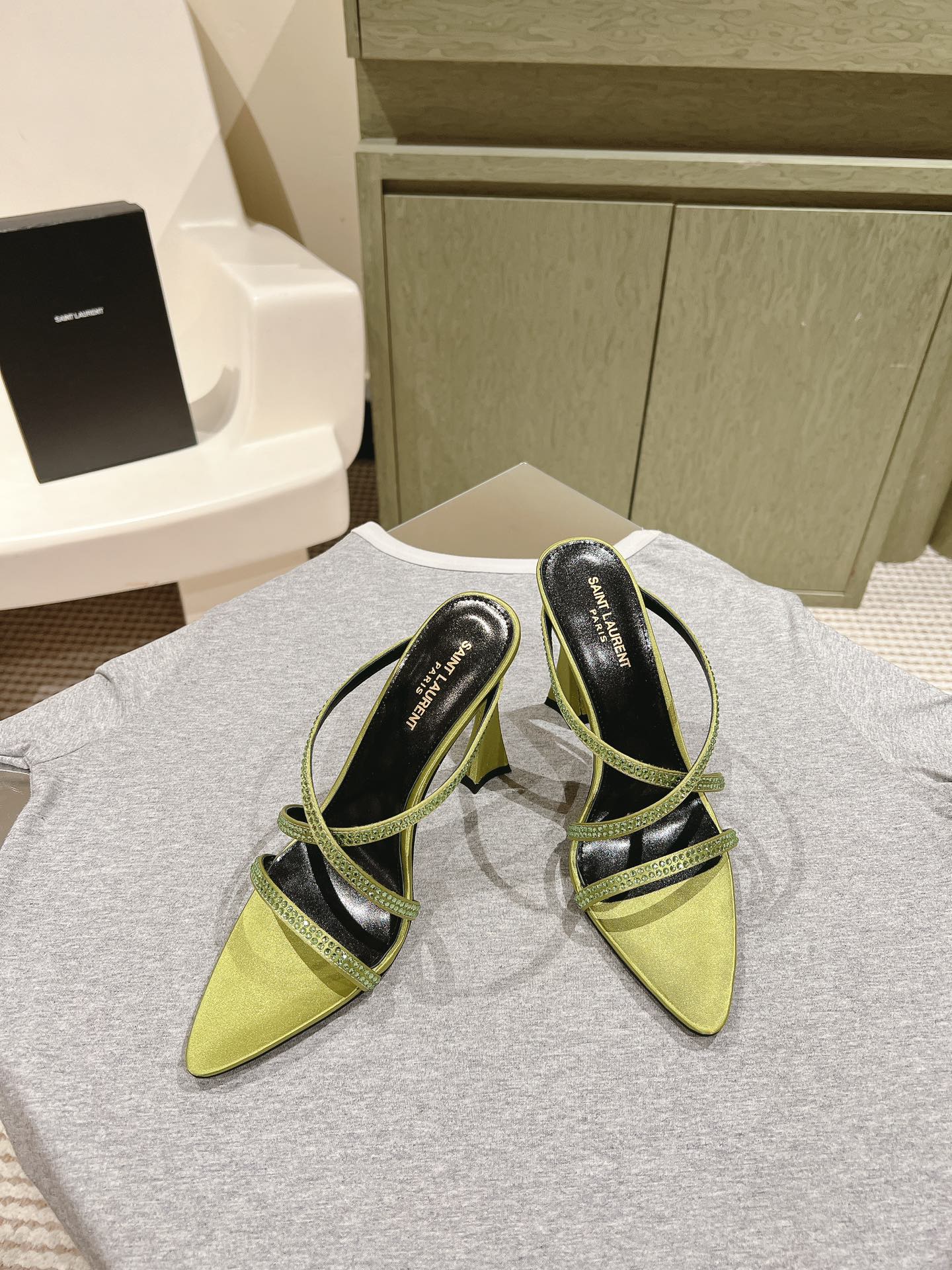 LOUIS VUITTON HIGH HEEL MULE 10 CM IN OLIVE GREEN SATIN WITH RHINESTONES