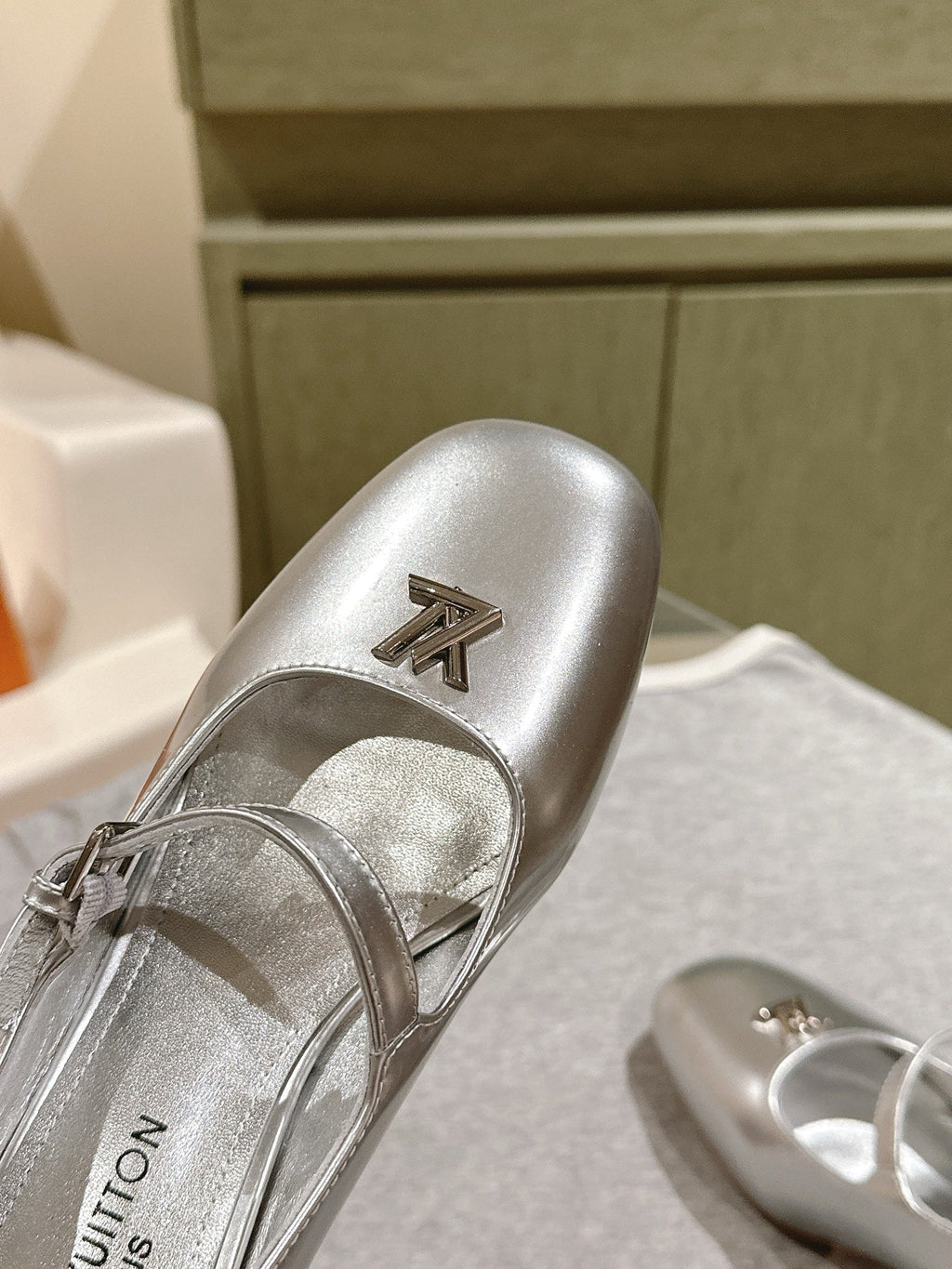 LOUIS VUITTON SWING HIGH MARY JANE 55 MM IN SILVER PATENT CALFSKIN