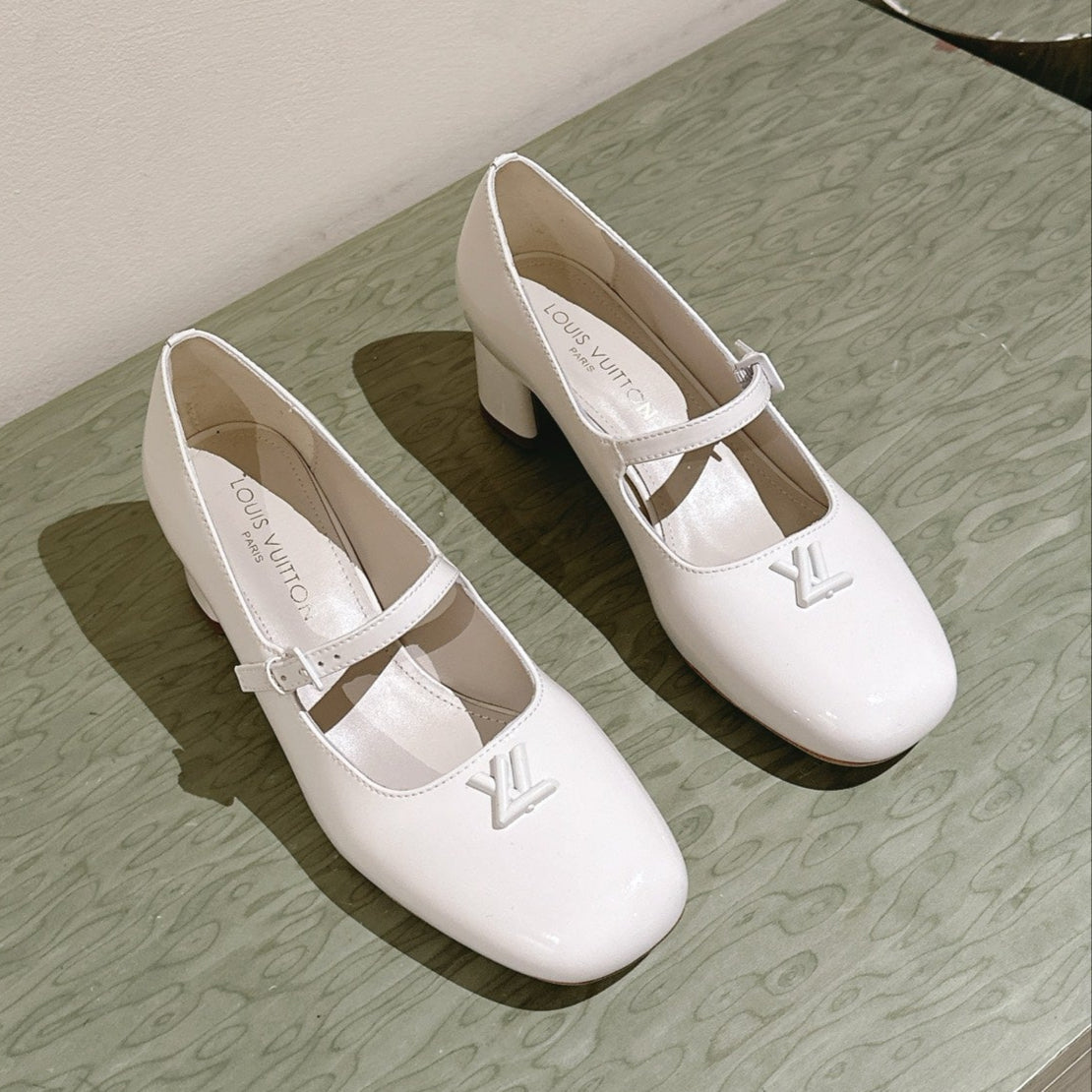 LOUIS VUITTON SWING HIGH MARY JANE 55 MM IN WHITE PATENT CALFSKIN