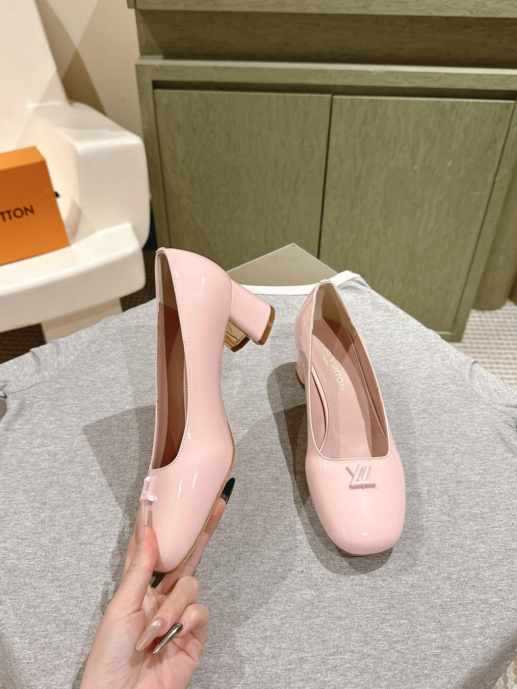 LOUIS VUITTON SWING HIGH PUMP 55 MM IN PALE PINK PATENT CALFSKIN