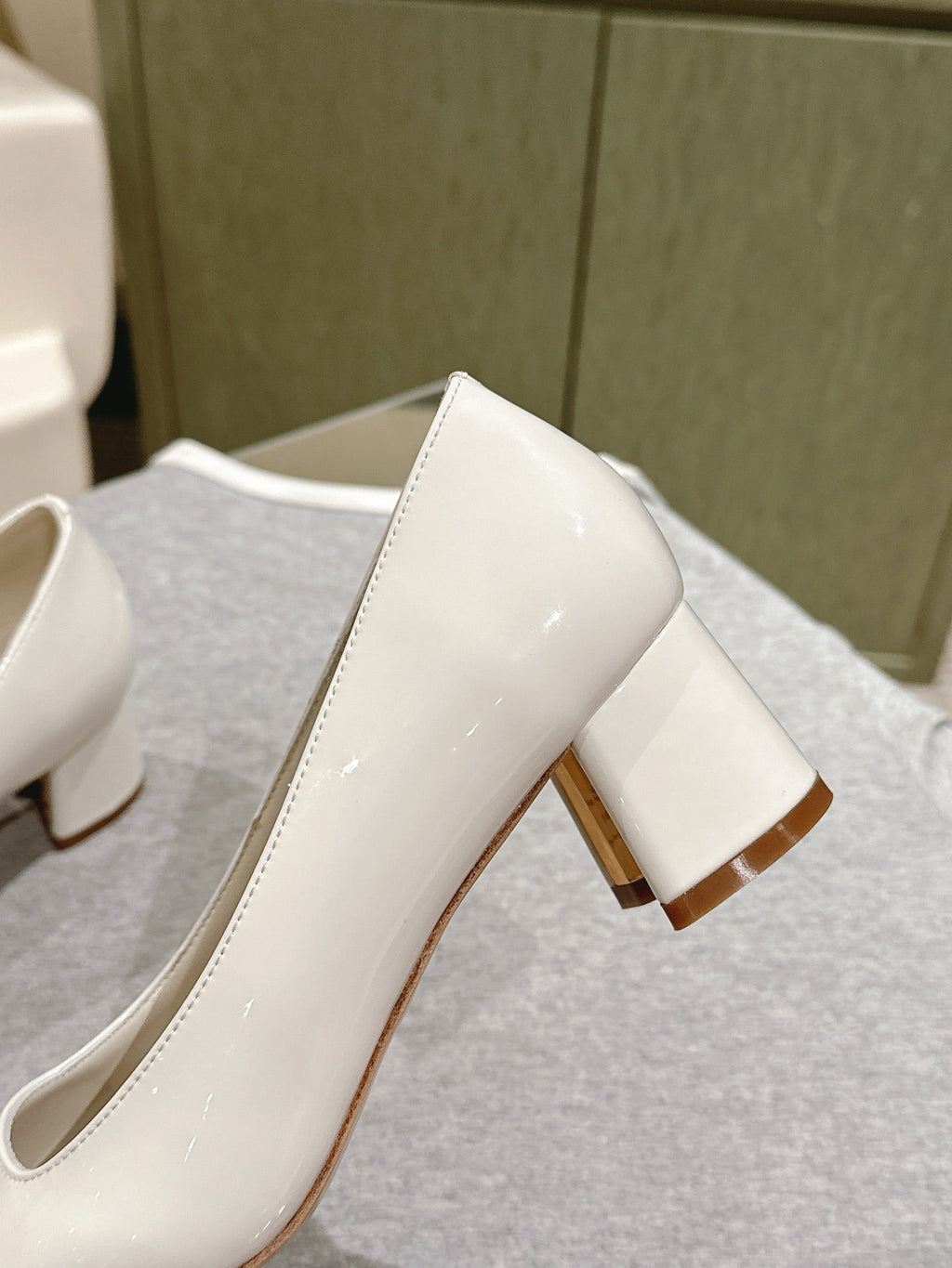 LOUIS VUITTON SWING HIGH PUMP 55 MM IN WHITE PATENT CALFSKIN