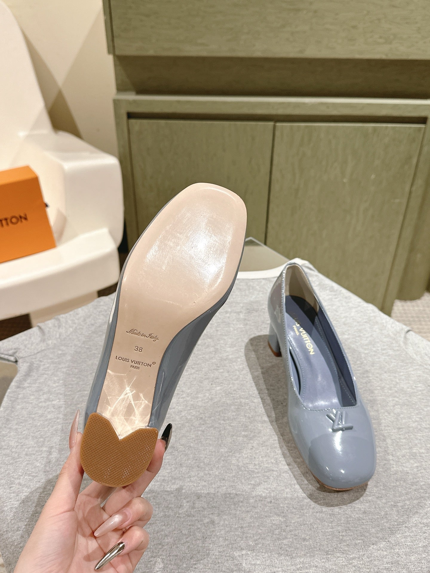 LOUIS VUITTON SWING HIGH PUMP 55 MM IN ICE BLUE PATENT CALFSKIN