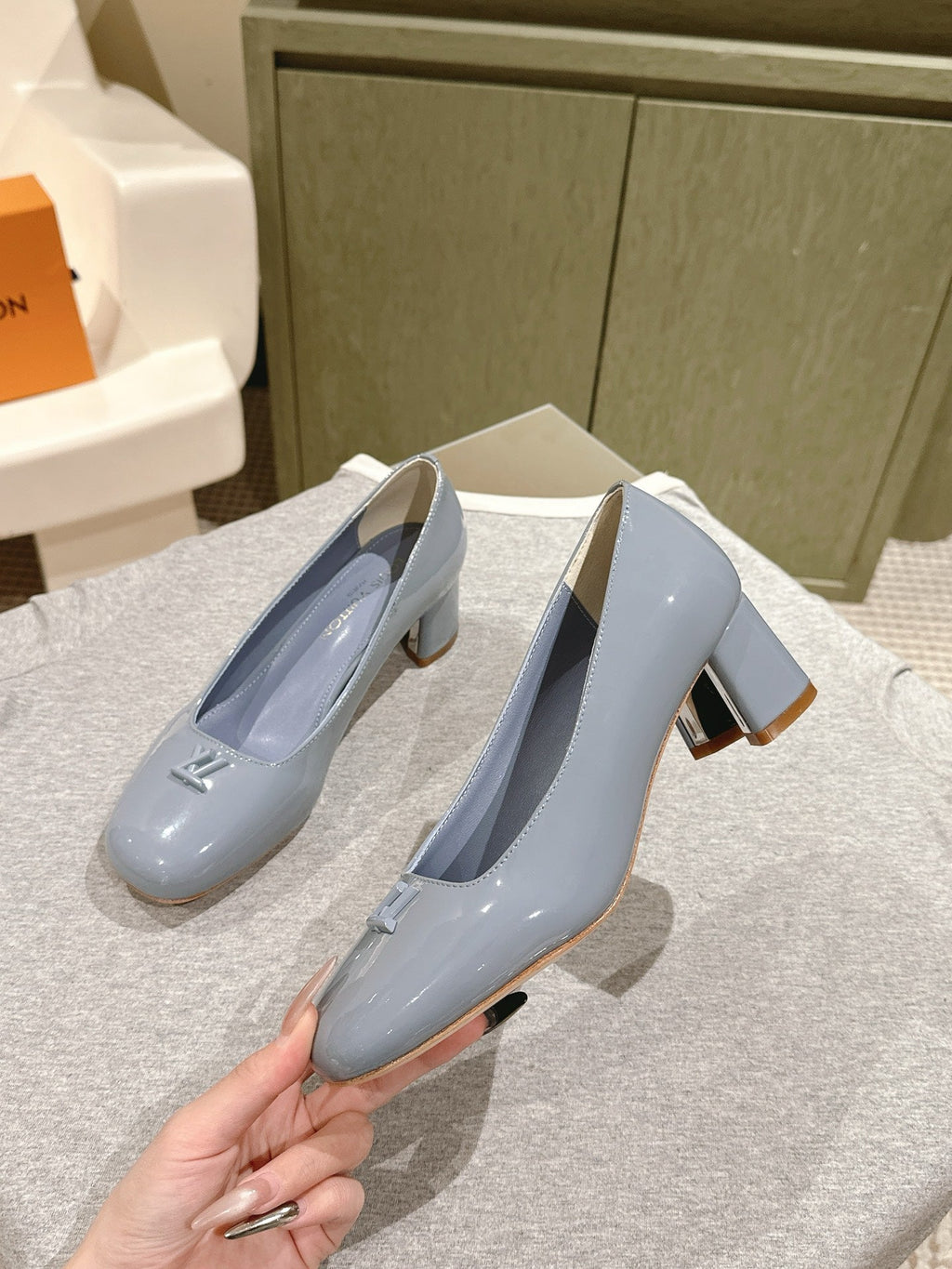 LOUIS VUITTON SWING HIGH PUMP 55 MM IN ICE BLUE PATENT CALFSKIN