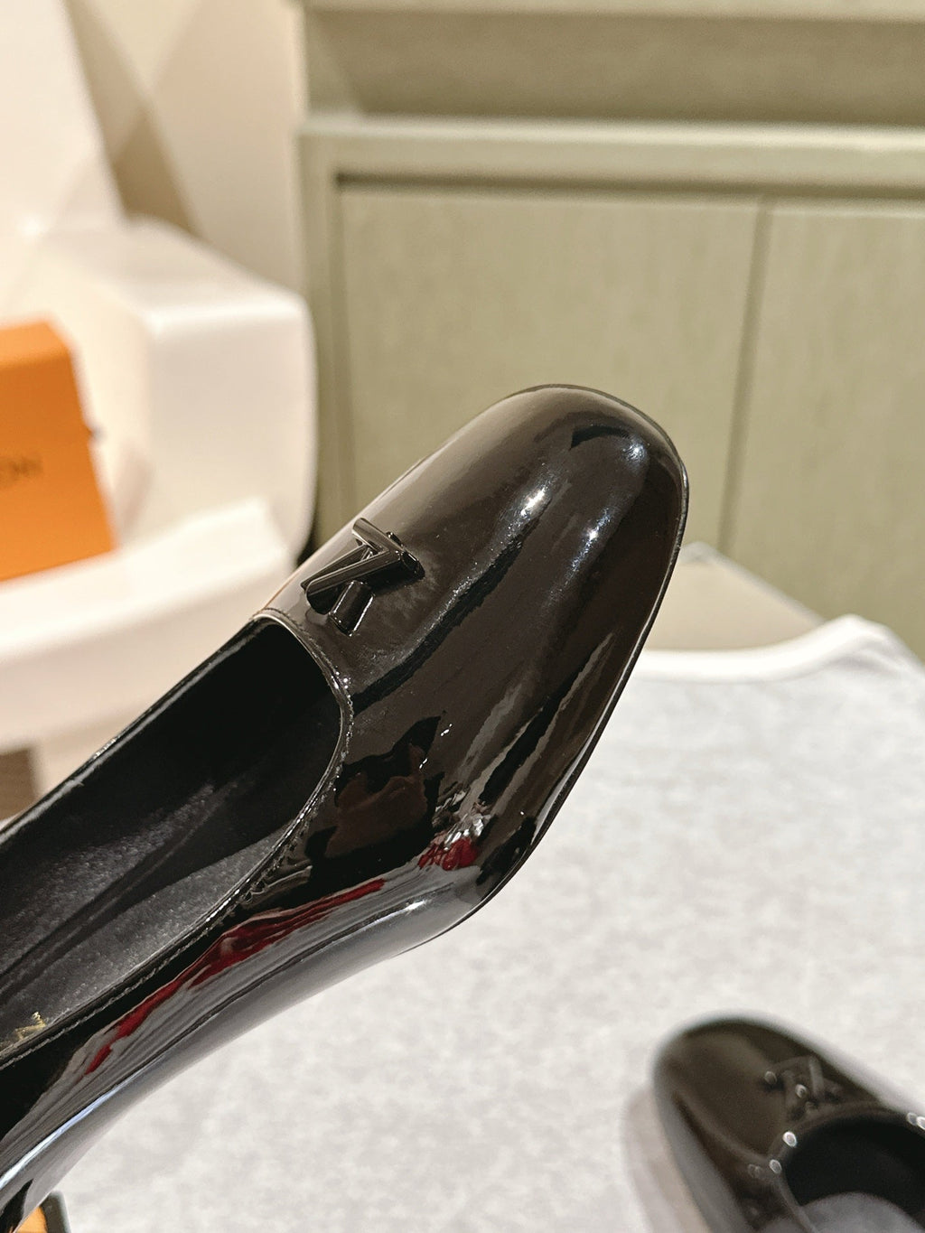 LOUIS VUITTON SWING HIGH PUMP 55 MM IN BLACK PATENT CALFSKIN
