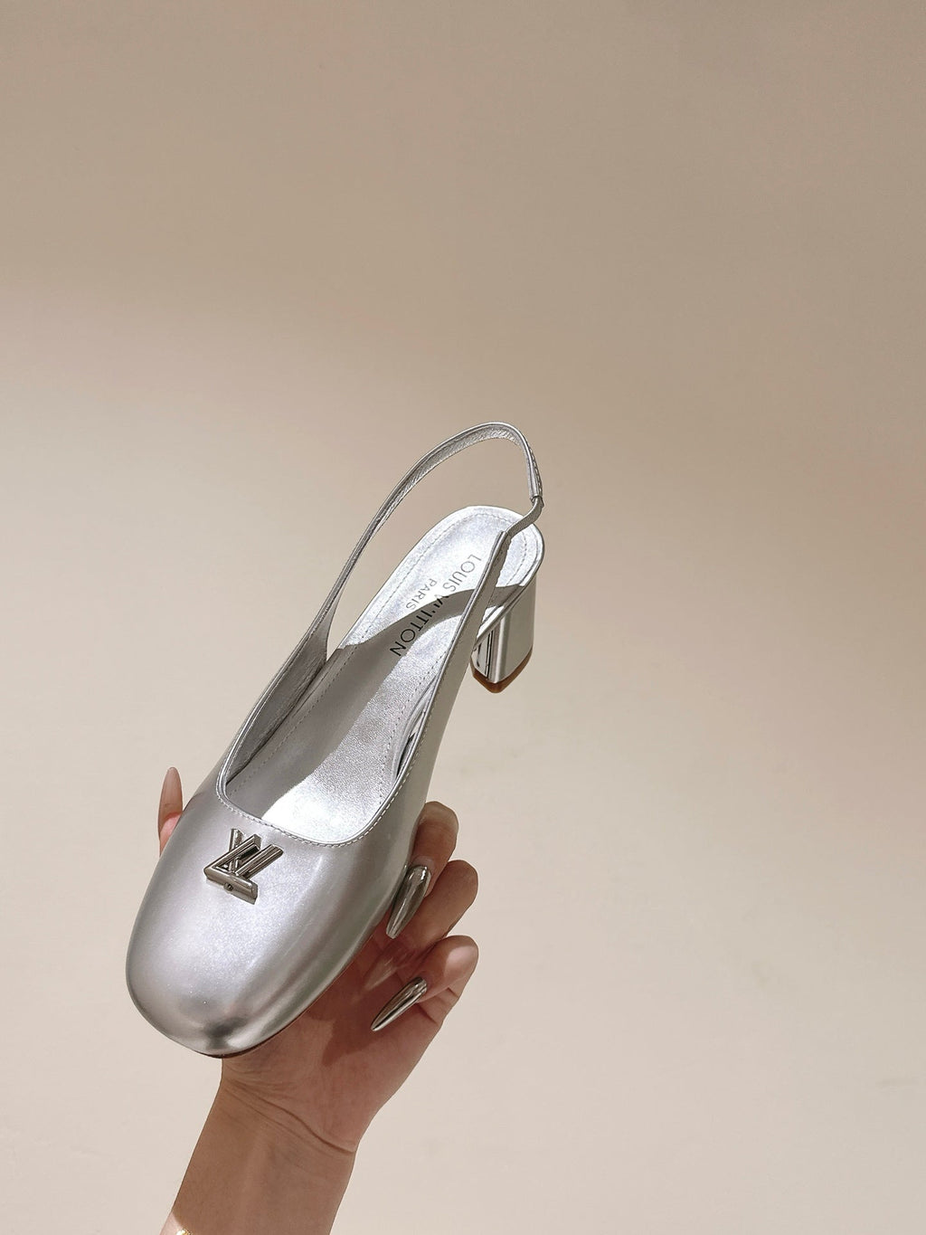 LOUIS VUITTON SWING SLINGBACK PUMP 55 MM IN SILVER CALFSKIN