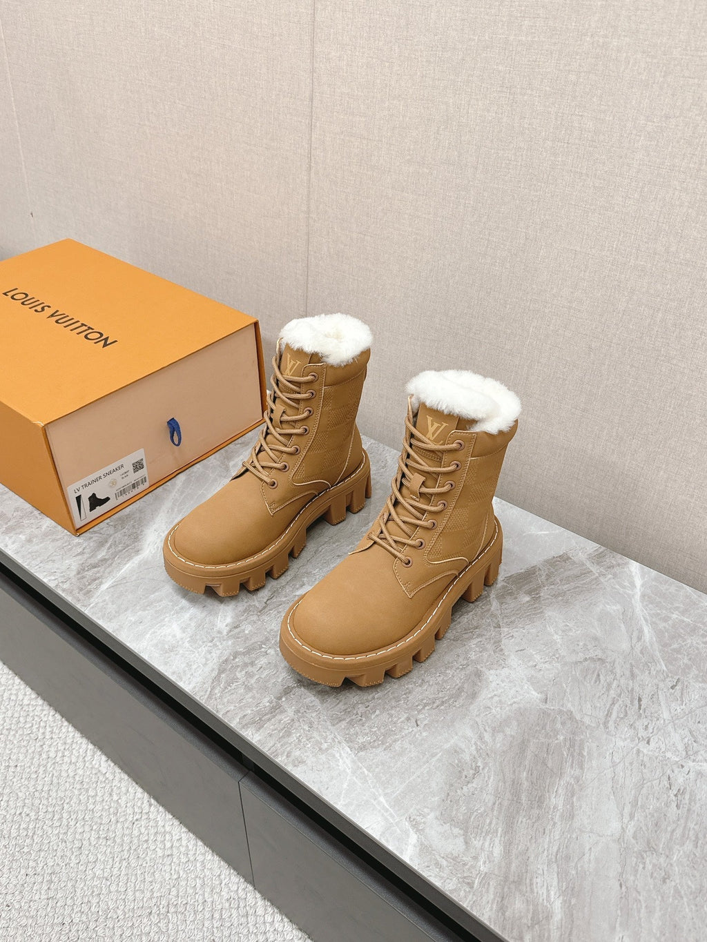 LOUIS VUITTON MARTIN ANKLE BOOTS IN PEANUT BROWN SUEDE AND WHITE SHEARLING LINING