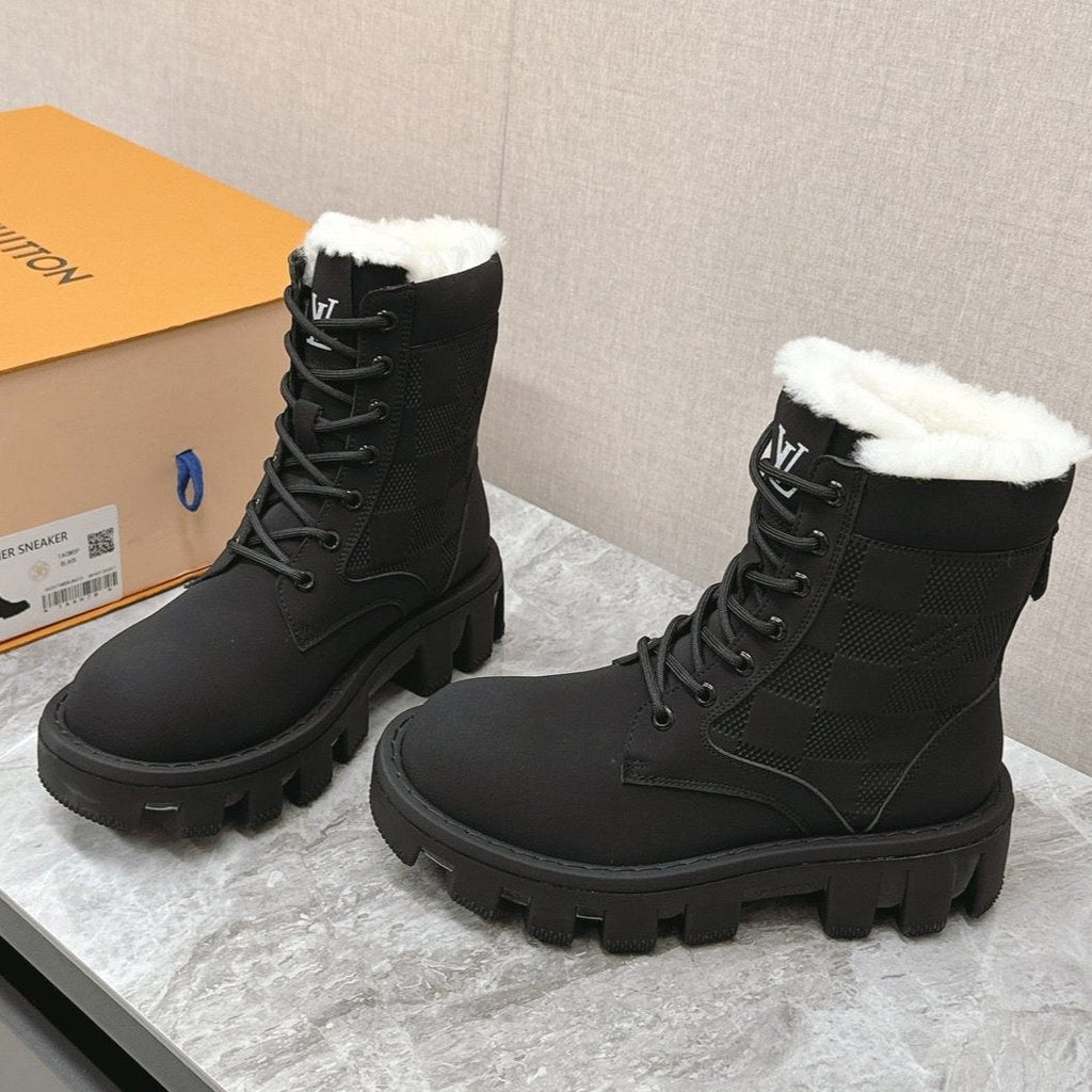 LOUIS VUITTON MARTIN ANKLE BOOTS IN BLACK SUEDE AND WHITE SHEARLING LINING