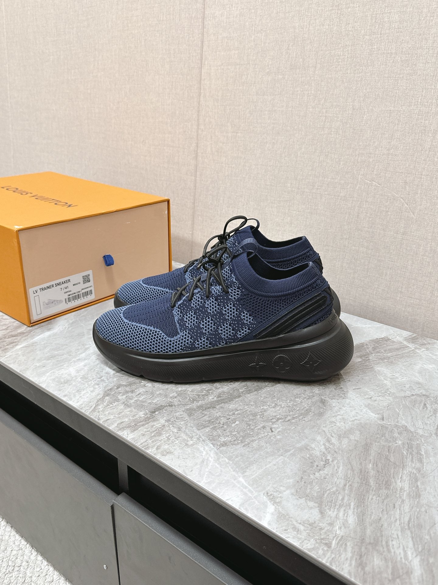 LOUIS VUITTON SNEAKERS IN MIDNIGHT BLUE DAMIER ELASTIC FABRIC