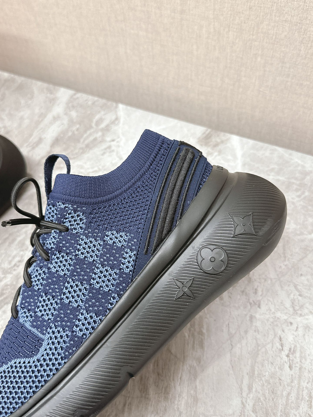 LOUIS VUITTON SNEAKERS IN MIDNIGHT BLUE DAMIER ELASTIC FABRIC