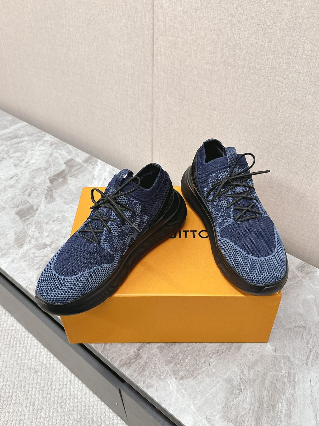 LOUIS VUITTON SNEAKERS IN MIDNIGHT BLUE DAMIER ELASTIC FABRIC