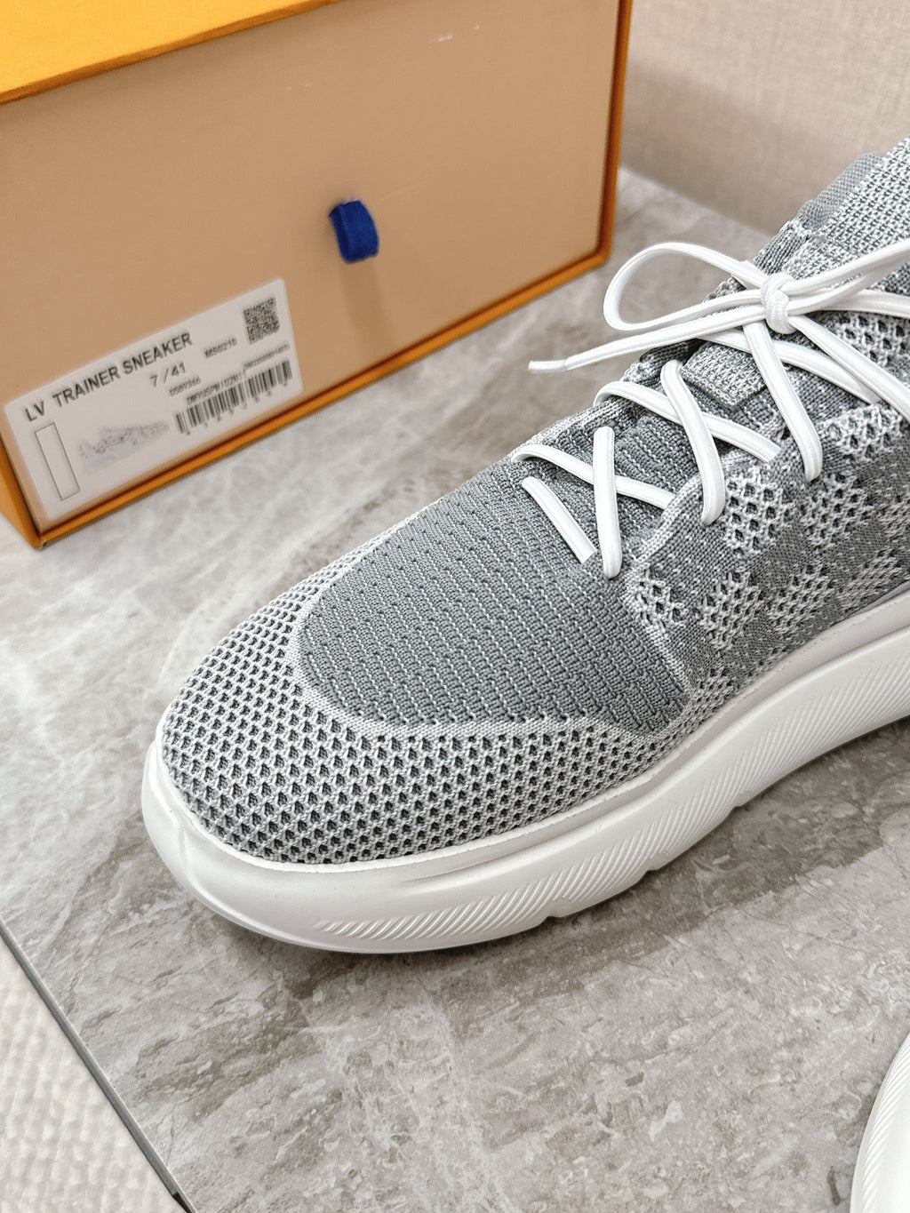 LOUIS VUITTON SNEAKERS IN DOVE GRAY DAMIER ELASTIC FABRIC