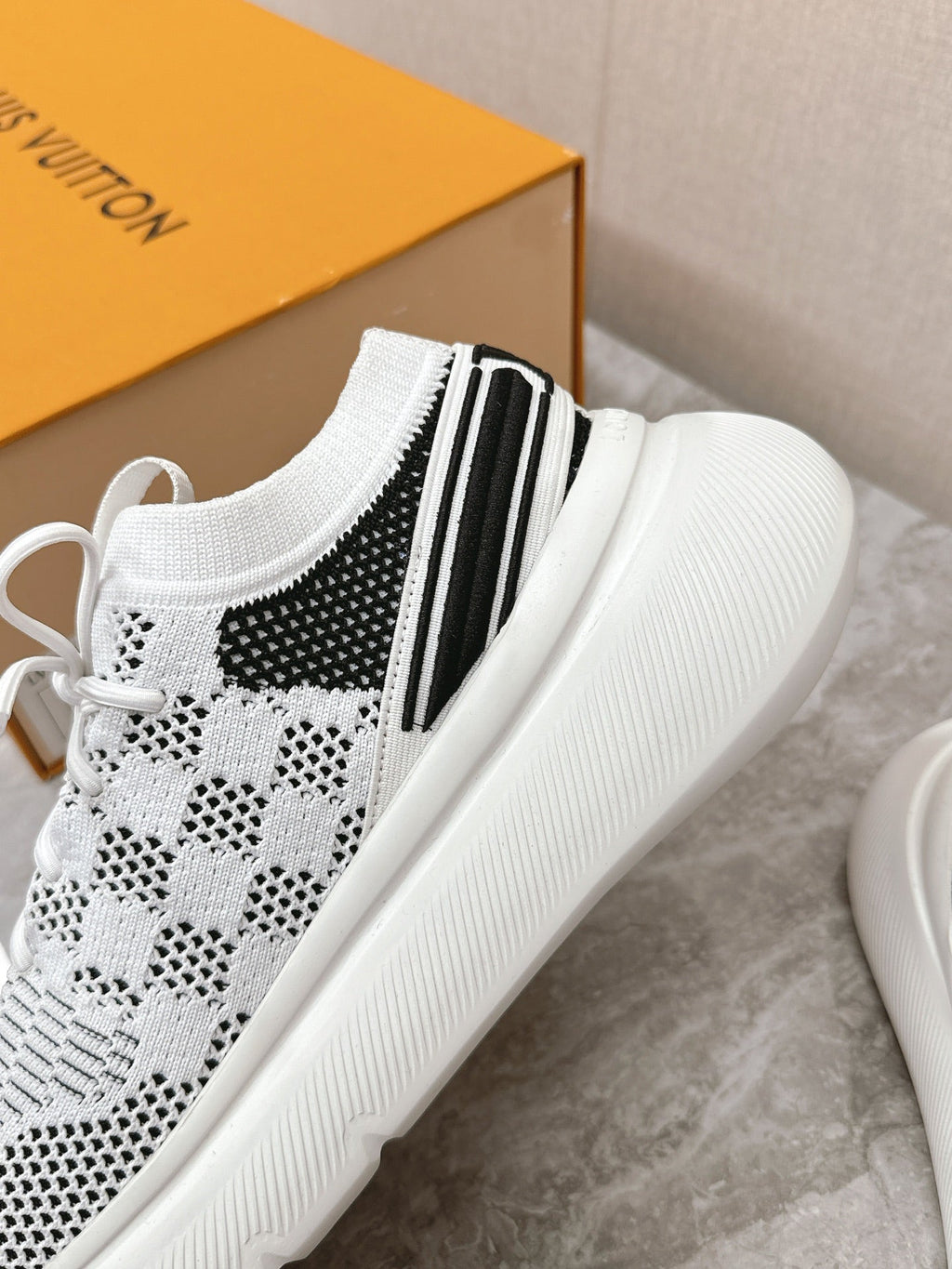 LOUIS VUITTON SNEAKERS IN WHITE DAMIER ELASTIC FABRIC