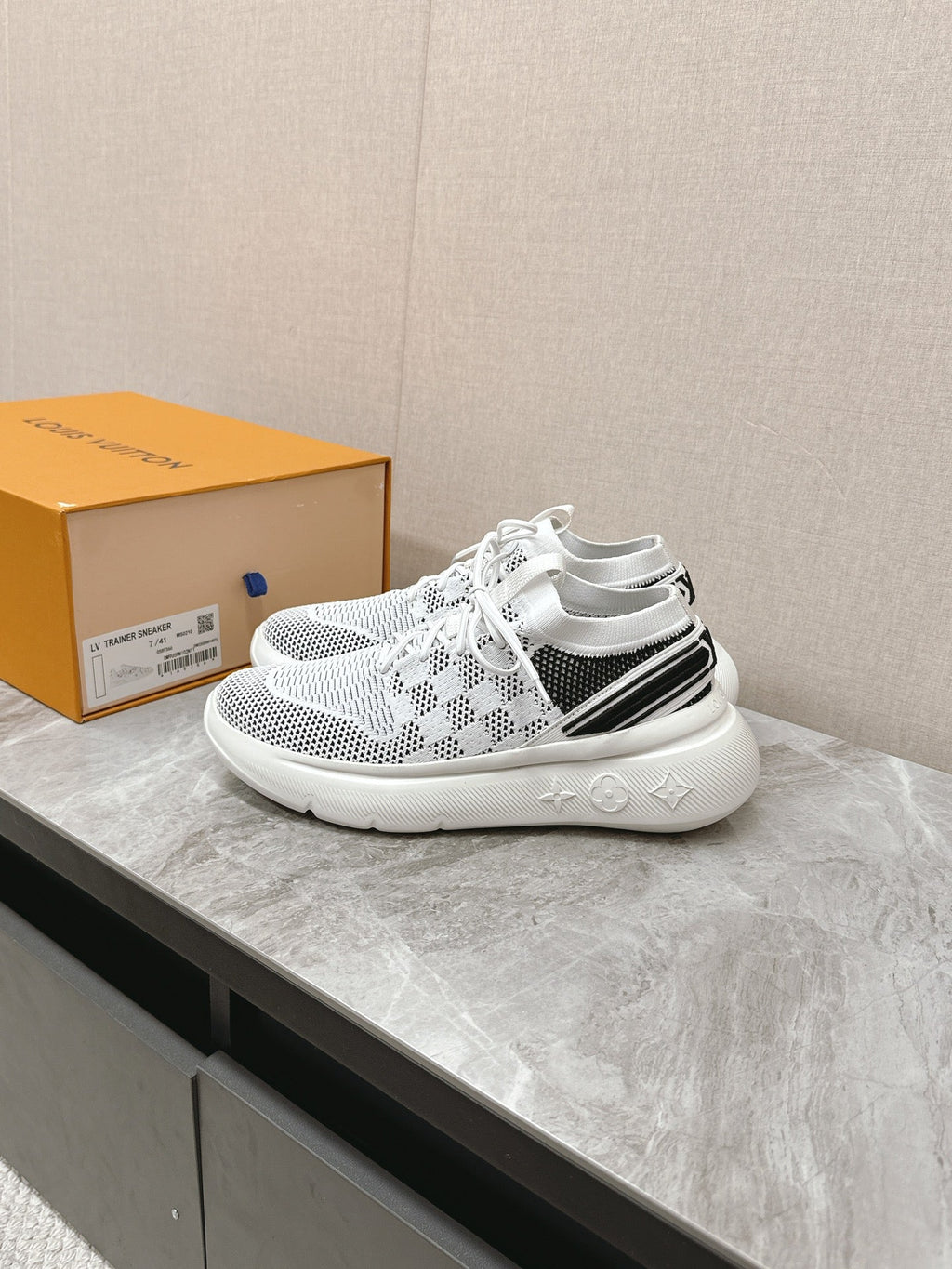 LOUIS VUITTON SNEAKERS IN WHITE DAMIER ELASTIC FABRIC
