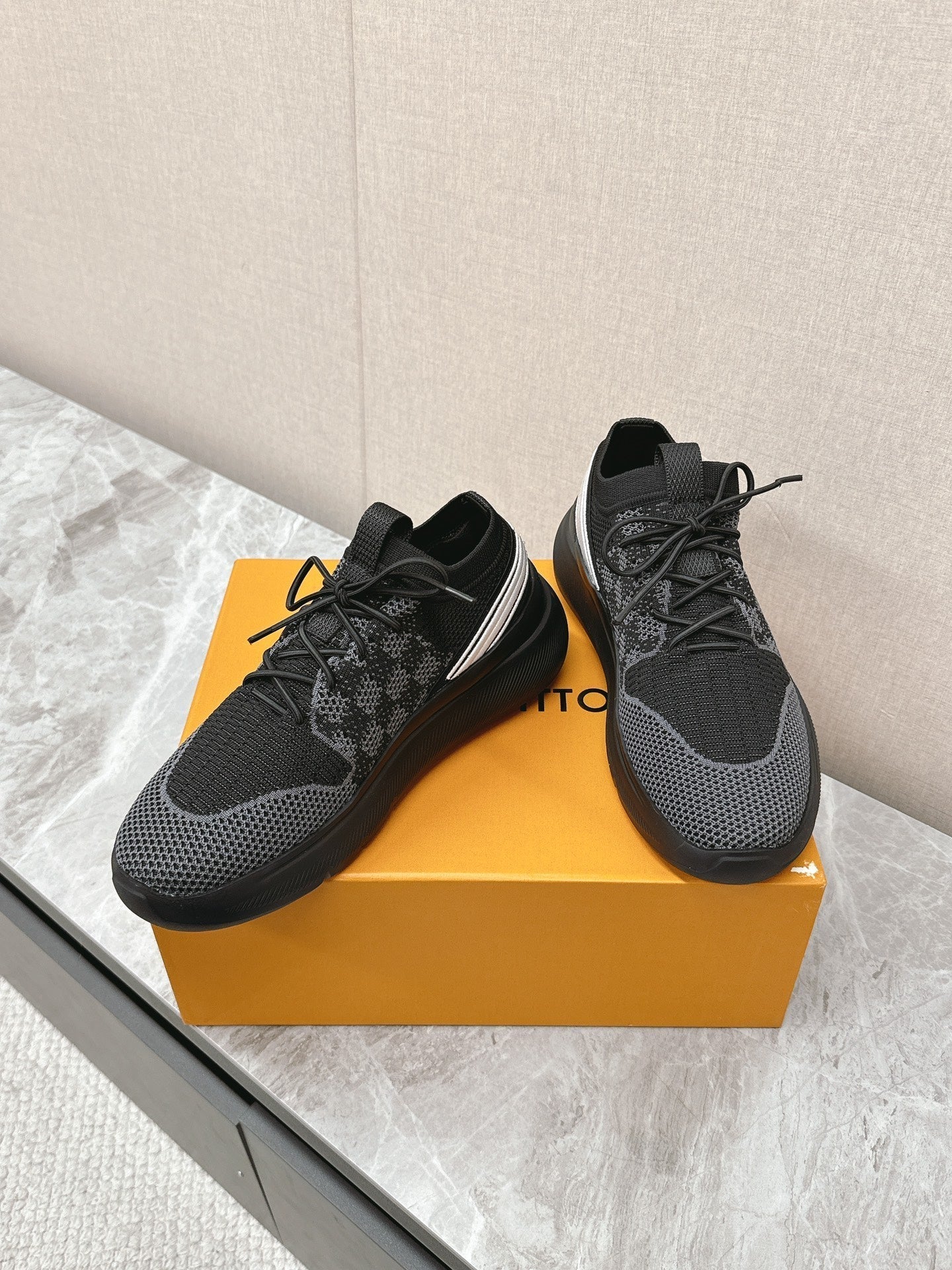 LOUIS VUITTON SNEAKERS IN BLACK DAMIER ELASTIC FABRIC