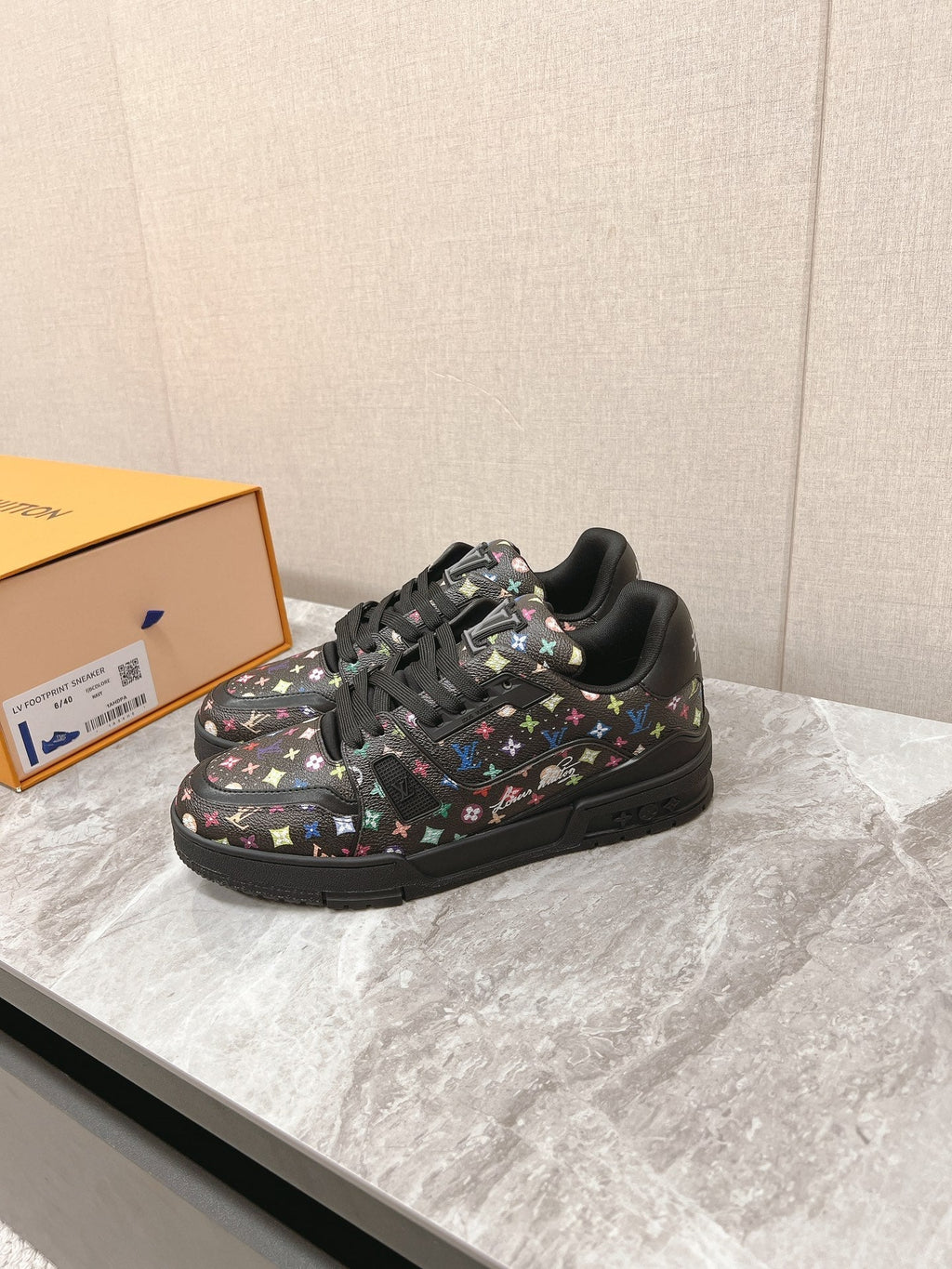LOUIS VUITTON TRAINER SNEAKER IN BLACK MIX COLORFUL CALFSKIN