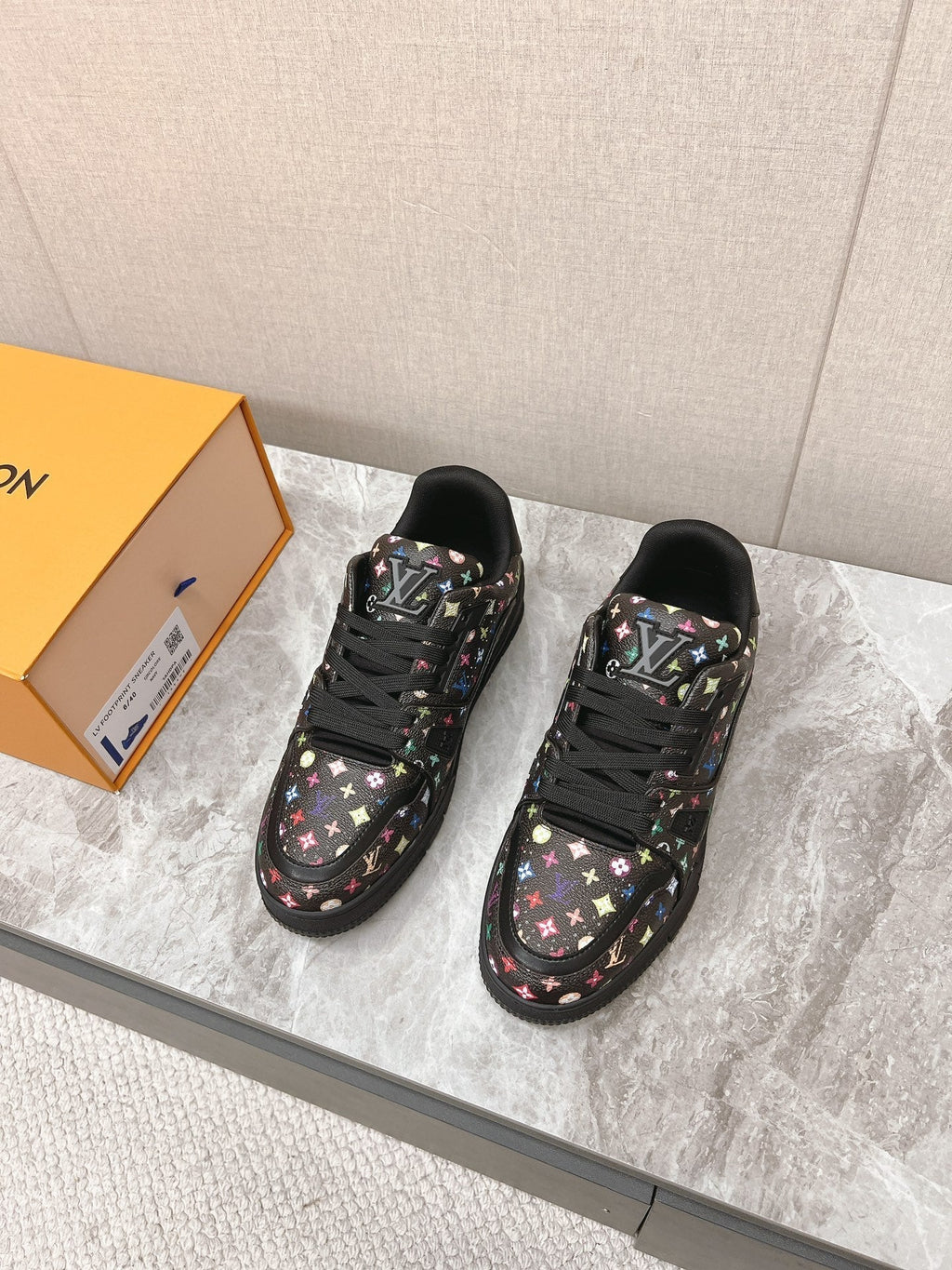 LOUIS VUITTON TRAINER SNEAKER IN BLACK MIX COLORFUL CALFSKIN