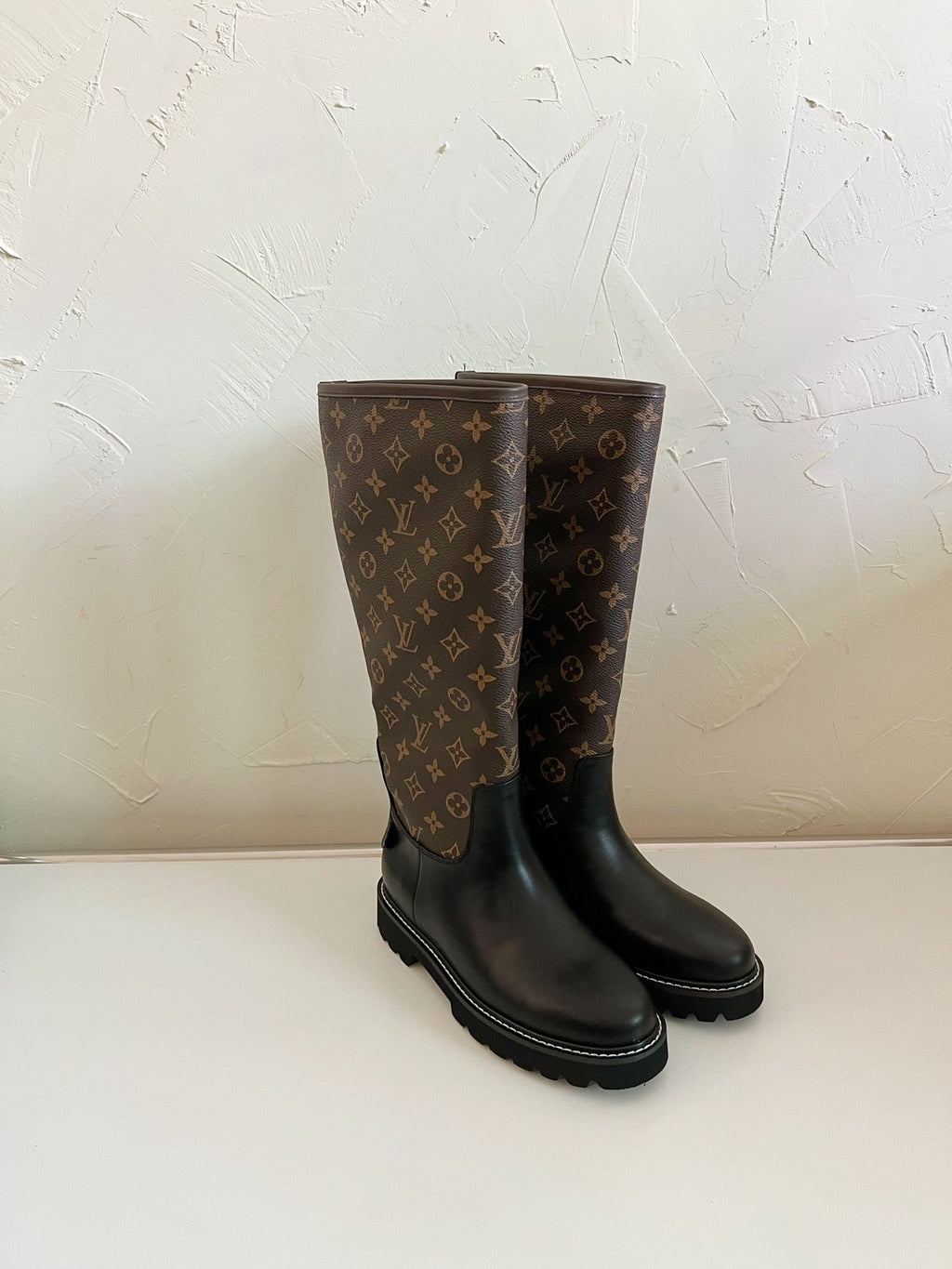 LOUIS VUITTON TERRITORY FLAT HIGH BOOT IN BLACK MIX CHOCOLATE BROWN MONOGRAM CALFSKIN