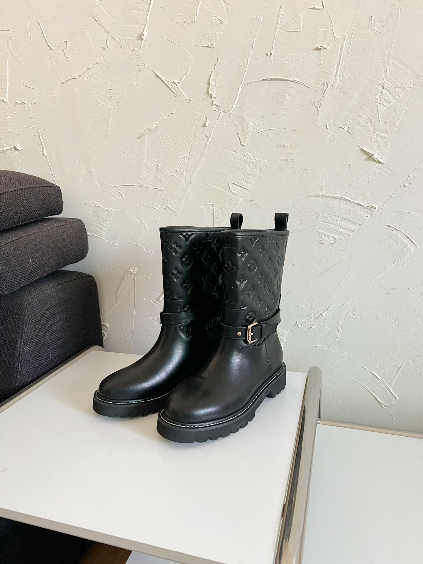 LOUIS VUITTON TERRITORY FLAT ANKLE BOOT IN BLACK EMBOSSED CALFSKIN