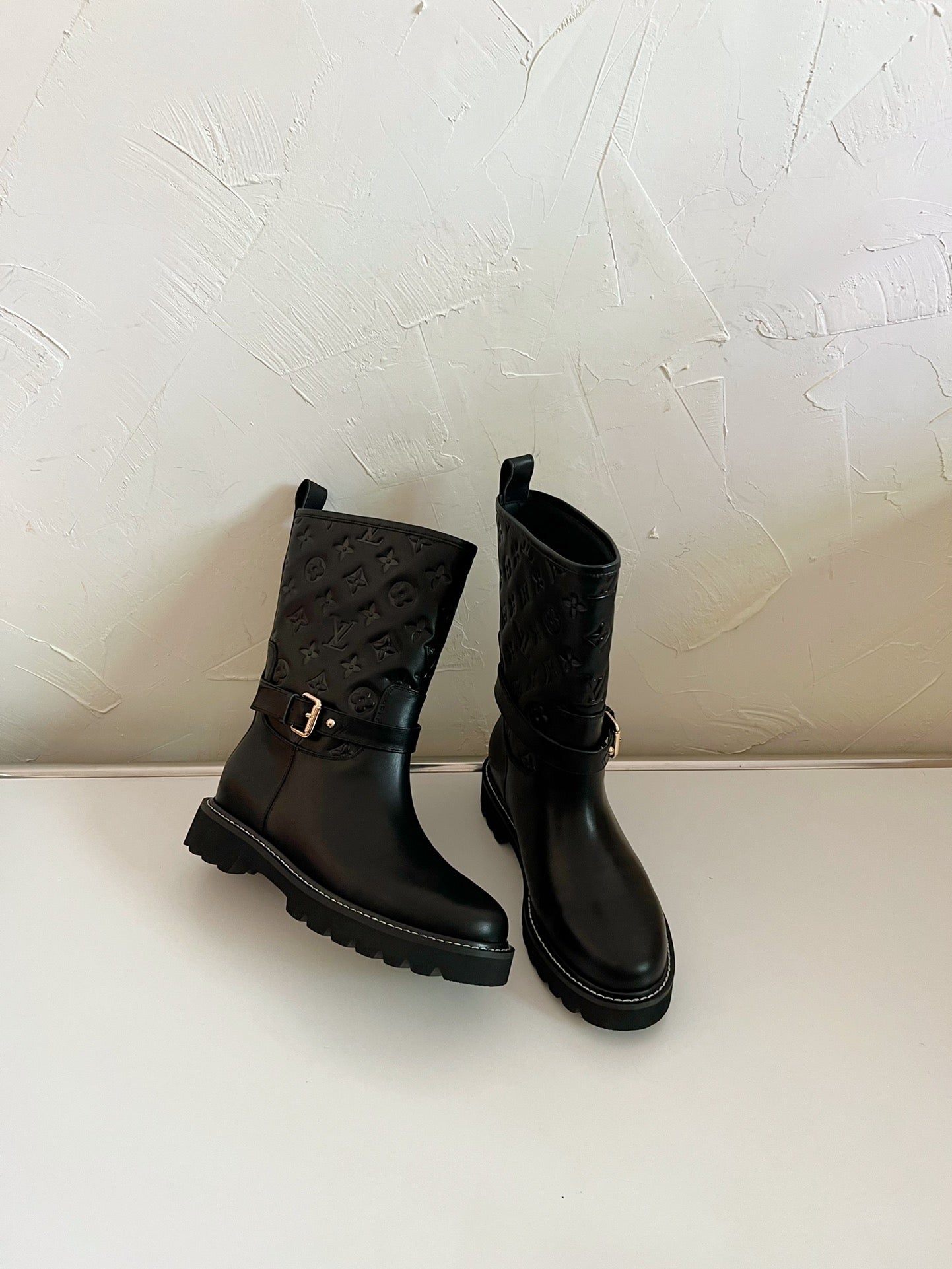LOUIS VUITTON TERRITORY FLAT ANKLE BOOT IN BLACK EMBOSSED CALFSKIN