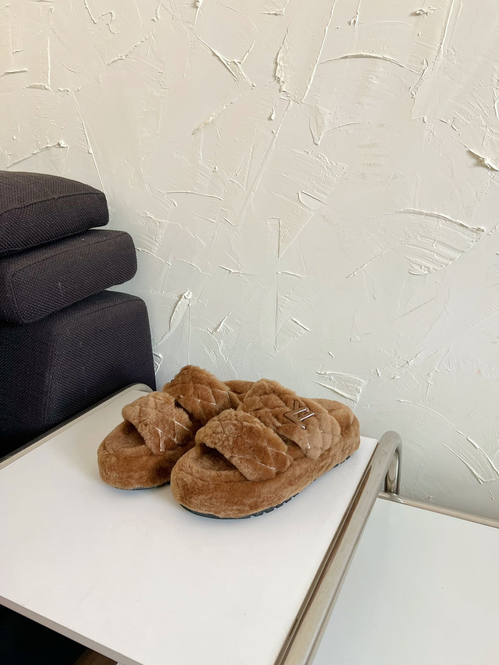 LOUIS VUITTON LV SUNSET PLATFORM COMFORT MULE IN CHOCOLATE BROWN SHEARLING